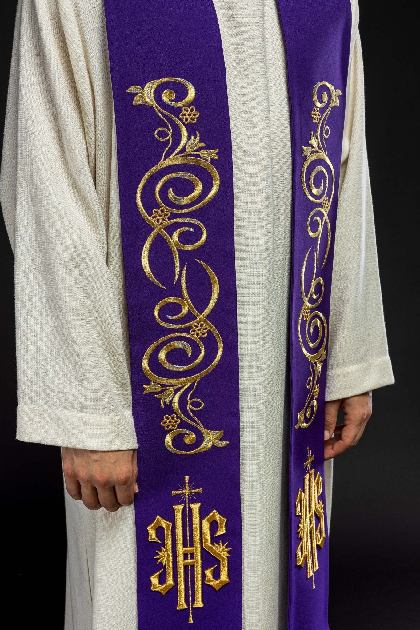 Étole de prêtre brodée IHS Violet KST/031/03/01 FIOLET - CHASUBLES.FR