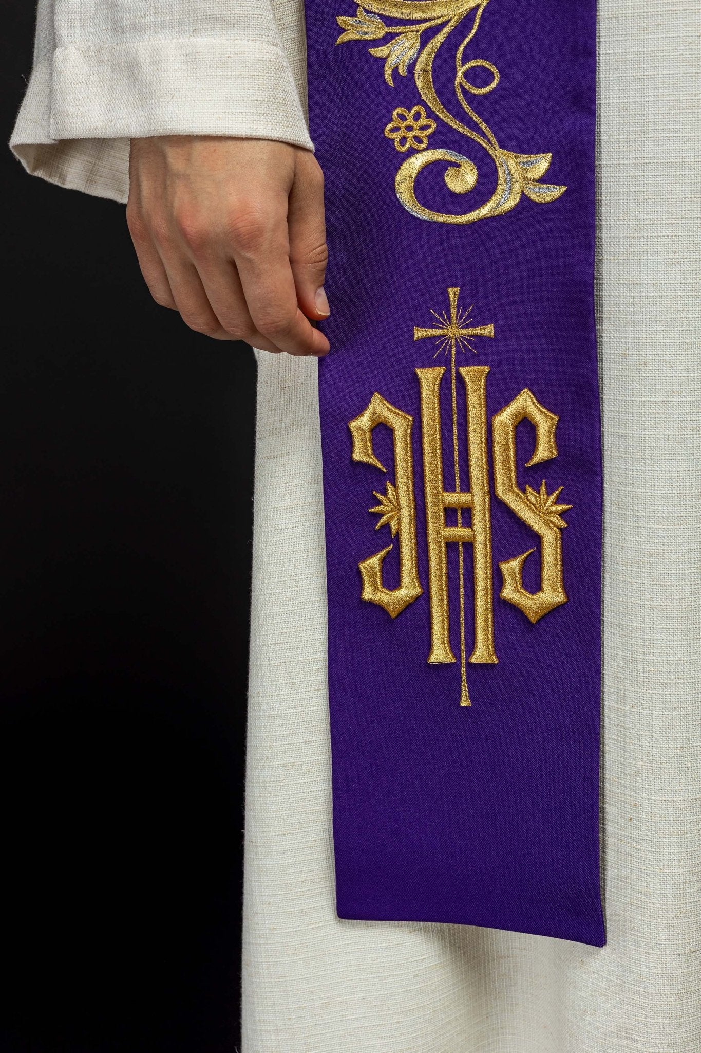 Étole de prêtre brodée IHS Violet KST/031/03/01 FIOLET - CHASUBLES.FR