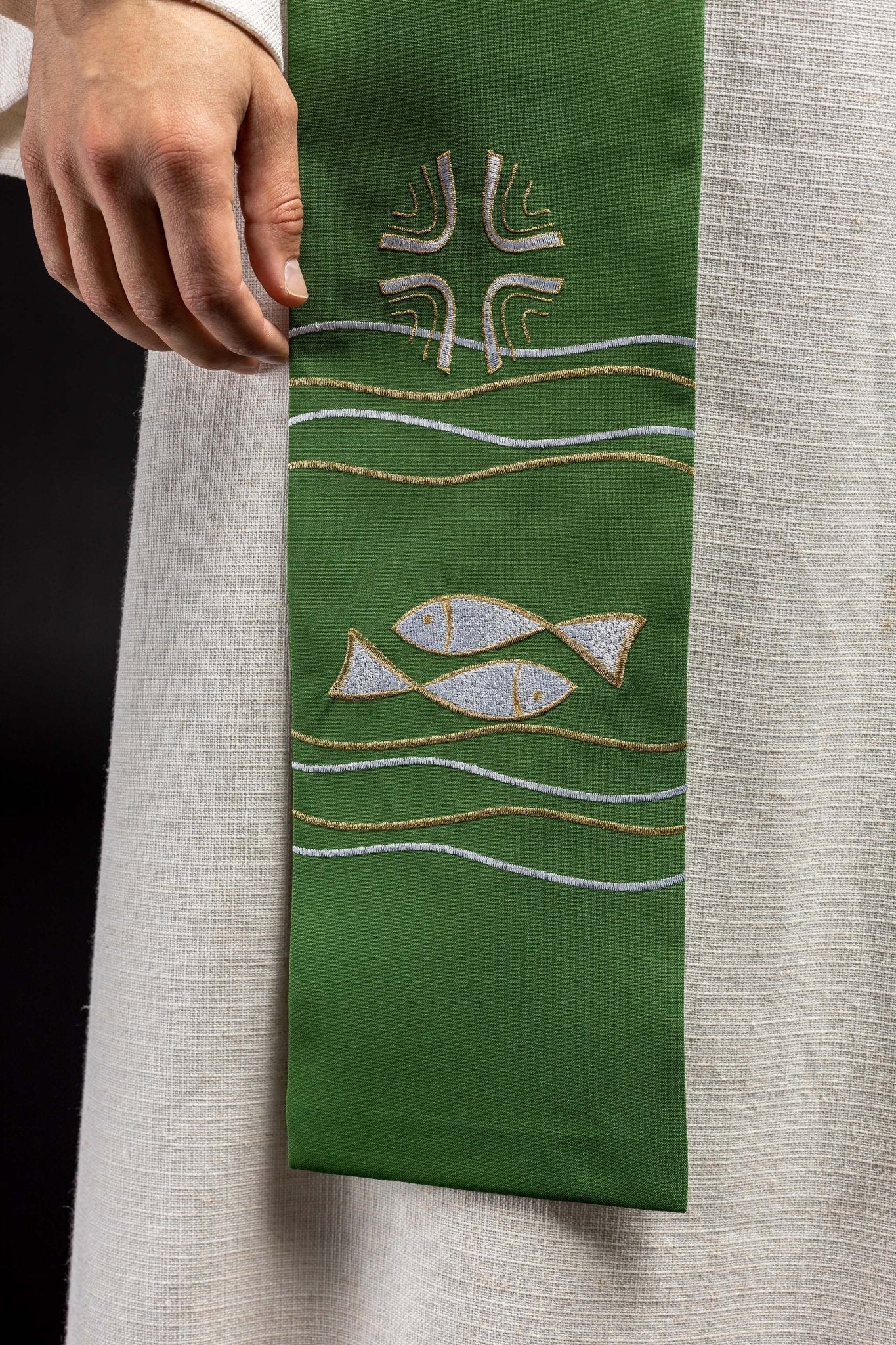 Étole de prêtre brodée Vert poisson KST/022/01/01 ZIELONY - CHASUBLES.FR