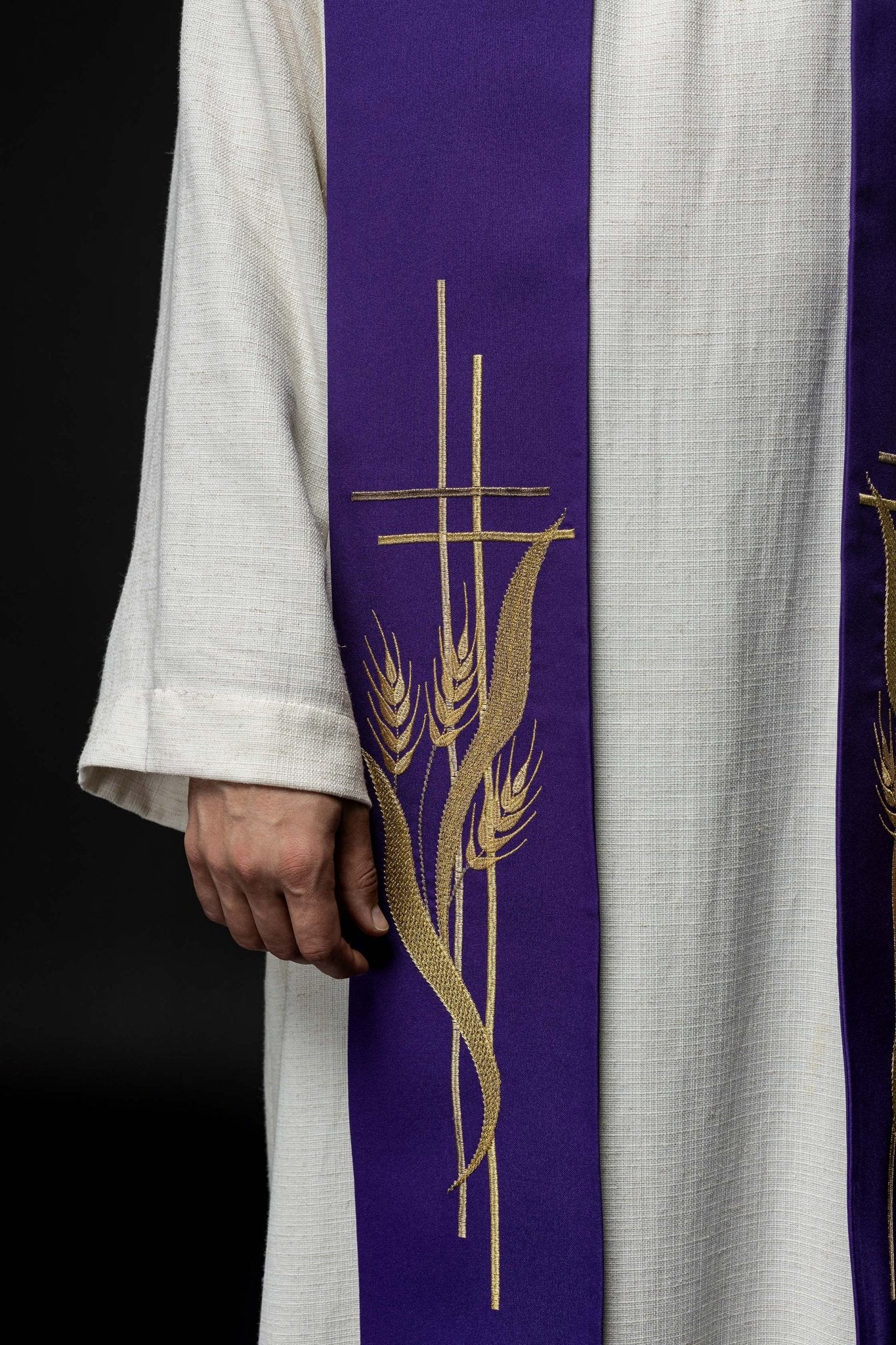 Étole de prêtre brodée violet Violet KST/083/03/01 FIOLET - CHASUBLES.FR