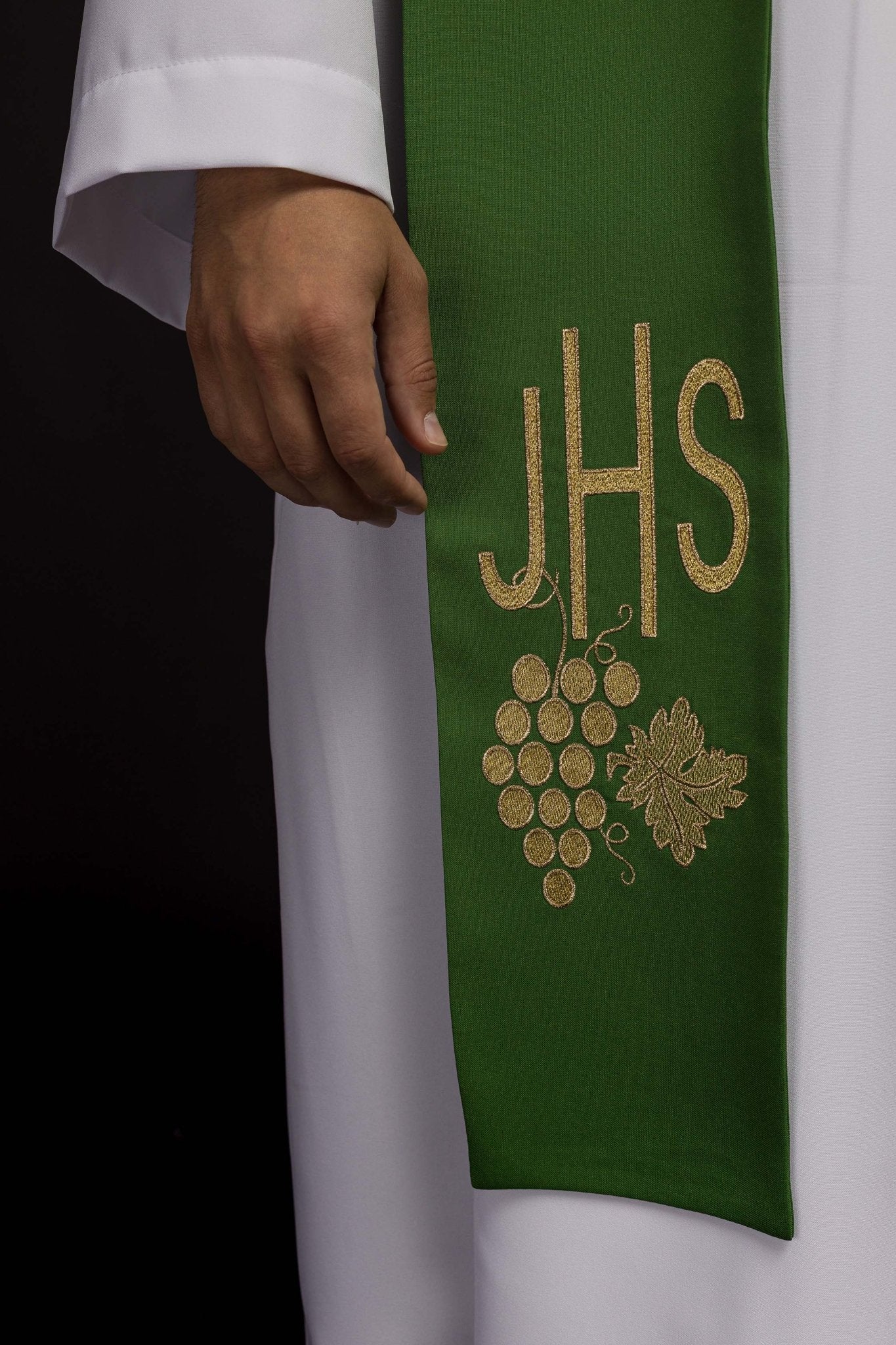 Étole de prêtre IHS brodée en vert avec des raisins KST/068/01/01 ZIELONY - CHASUBLES.FR