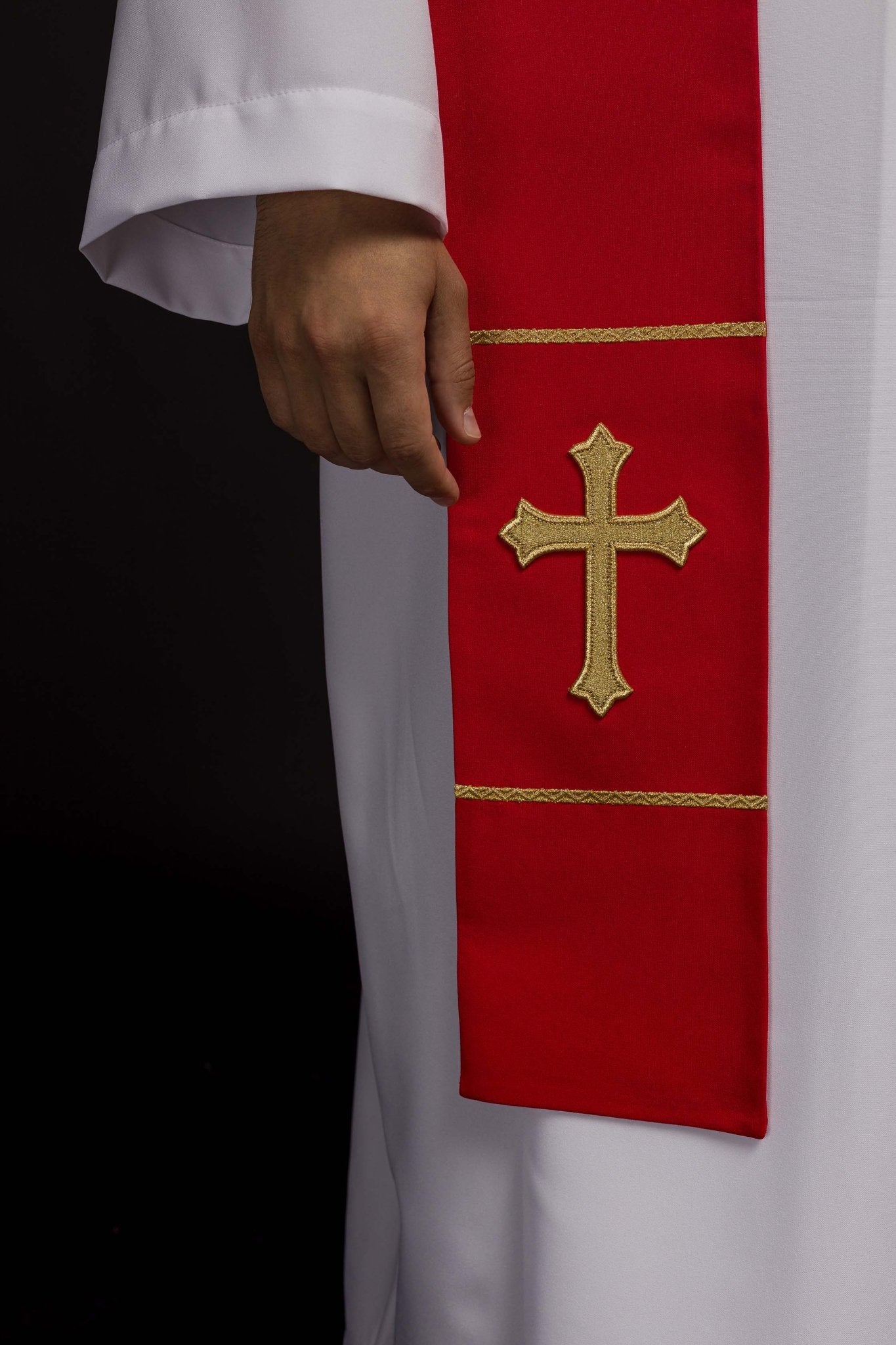 Étole de prêtre rouge brodée d'une croix KST/063/02/01 CZERWONY - CHASUBLES.FR