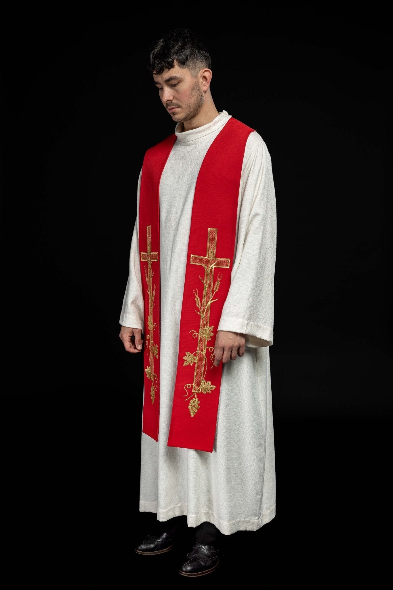 Étole de prêtre rouge brodée d'une croix KST/072/02/01 CZERWONY - CHASUBLES.FR