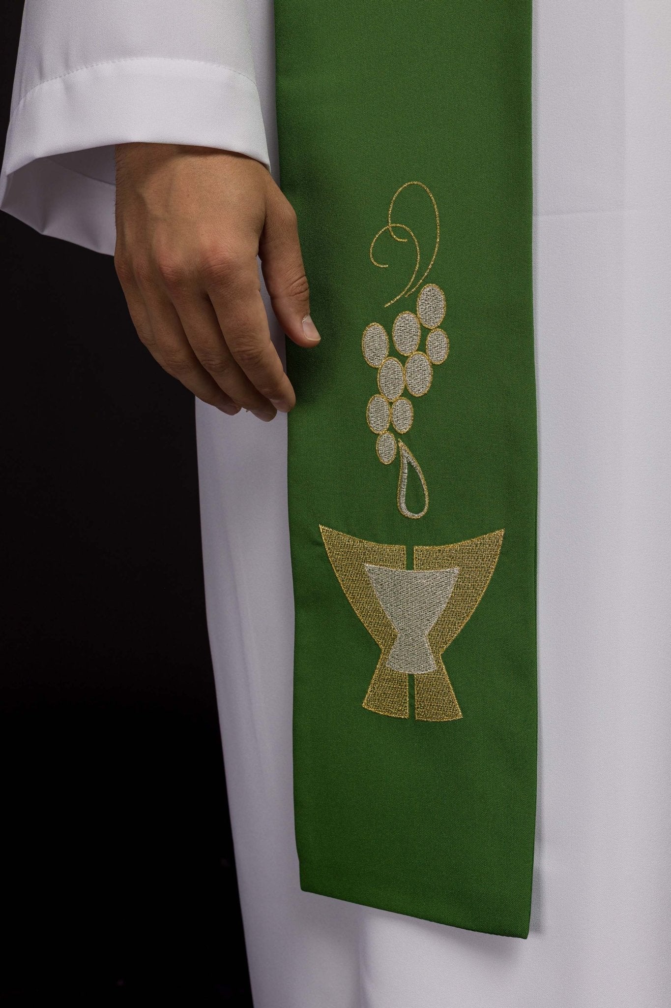 Étole de prêtre verte brodée Calice, oreilles et raisins KST/009/01/01 ZIELONY - CHASUBLES.FR