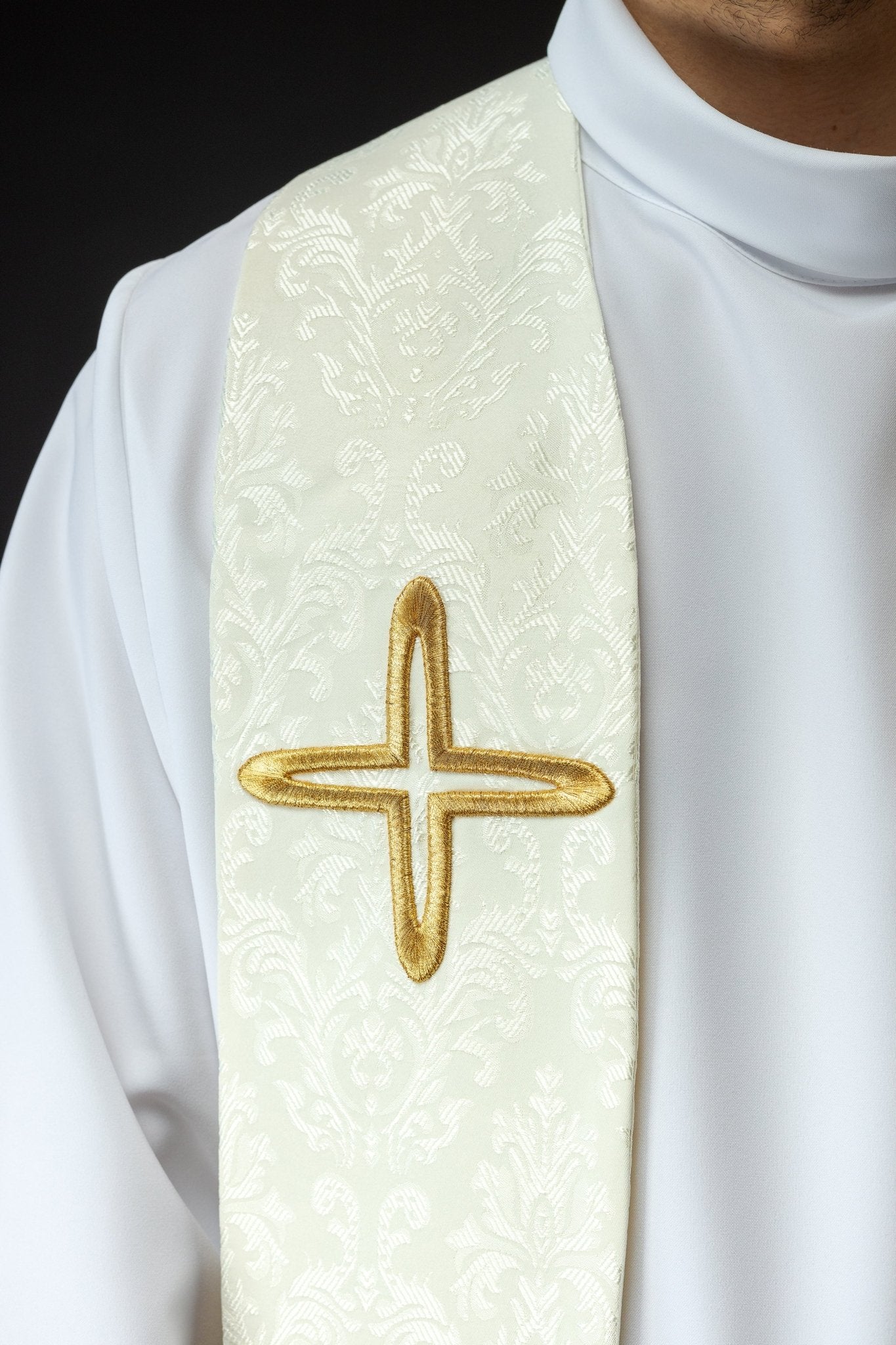 Étole en jacquard brodé avec motifs croisés écru S - 2054 - 05 - 67 - CHASUBLES.FR