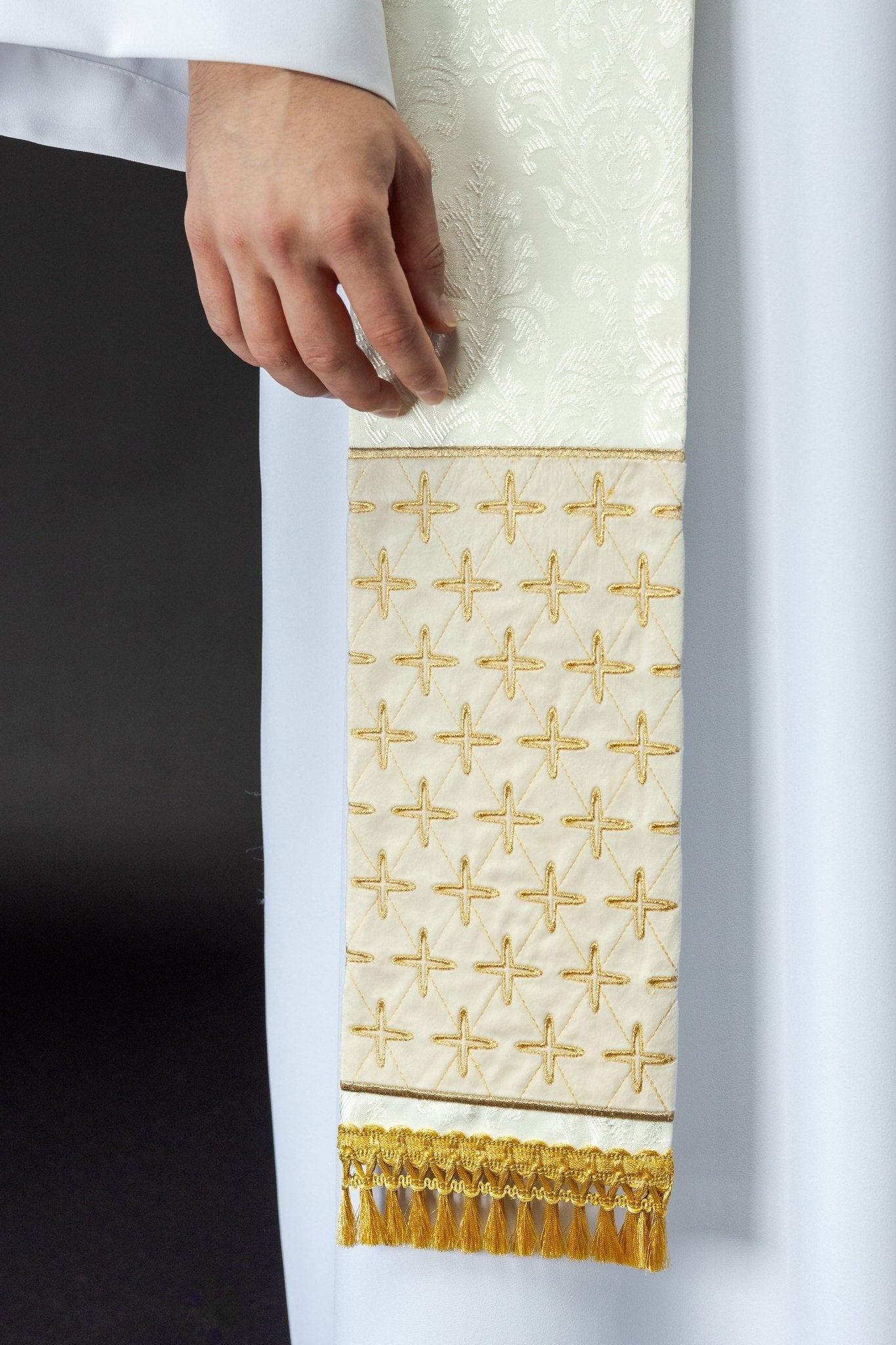 Étole en jacquard brodé avec motifs croisés écru S - 2054 - 05 - 67 - CHASUBLES.FR