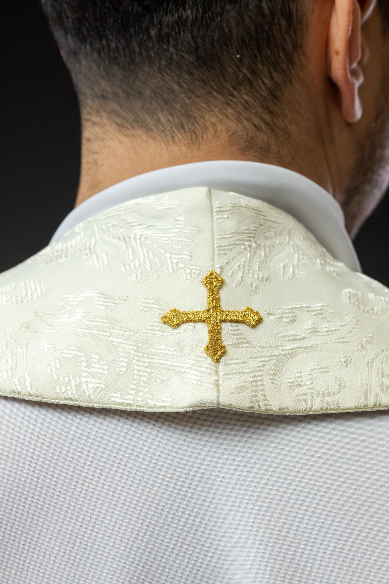 Étole en jacquard brodé avec motifs croisés écru S - 2054 - 05 - 67 - CHASUBLES.FR