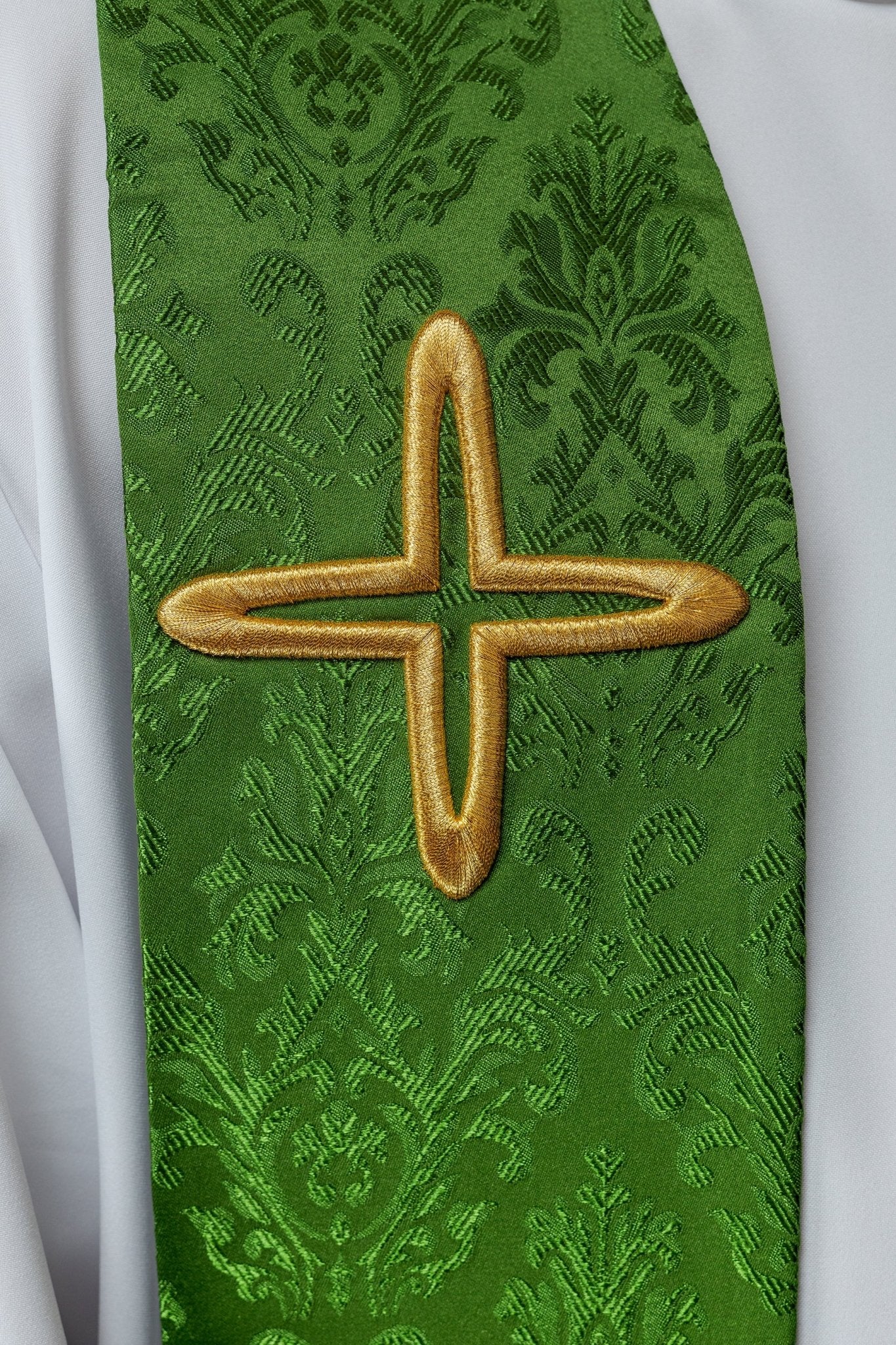 Étole en jacquard brodé avec motifs croisés vert S - 2054 - 01 - 67 - CHASUBLES.FR