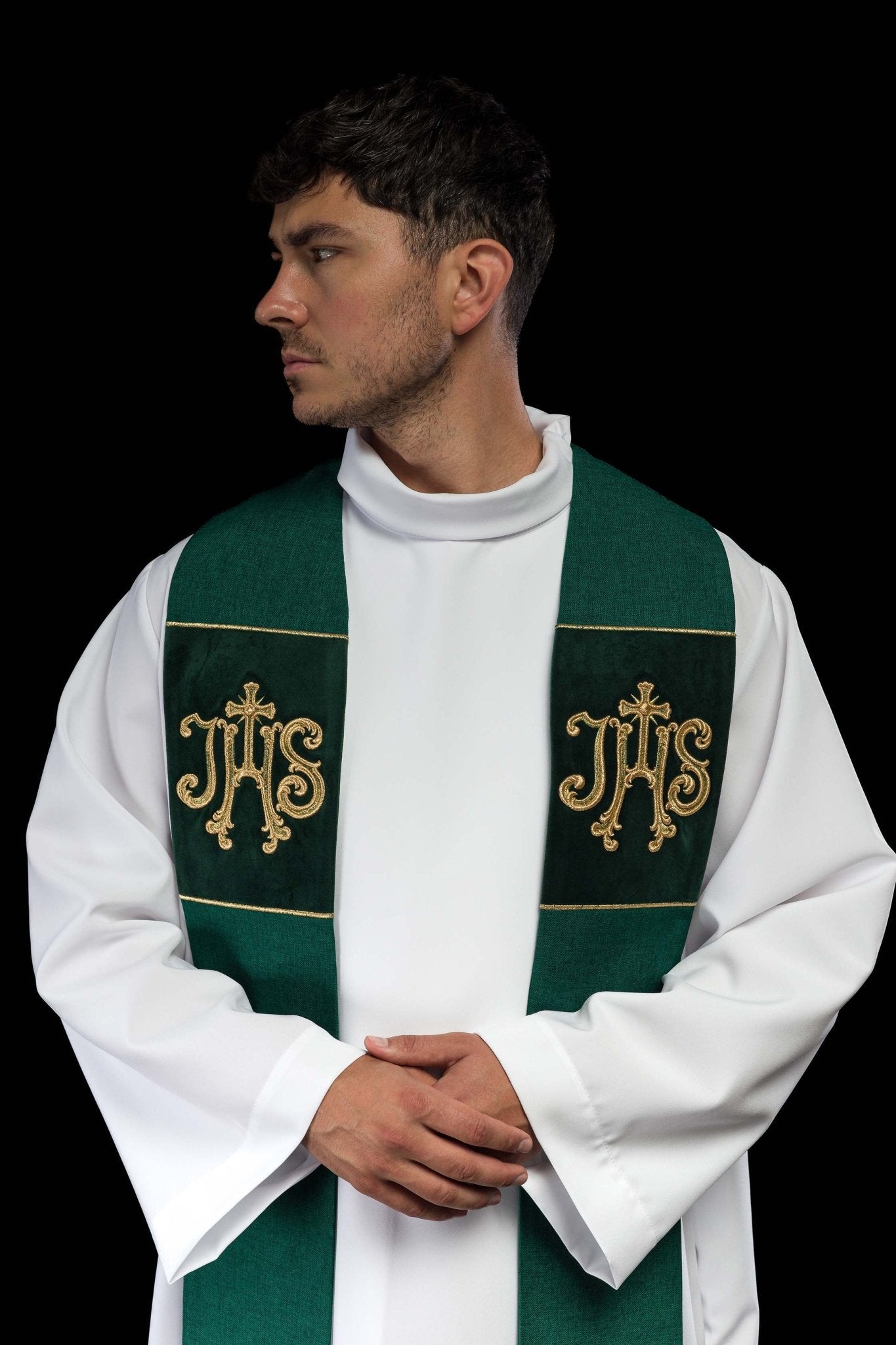 Étole en velours brodée avec motif IHS verte S-2055-01-70 - CHASUBLES.FR