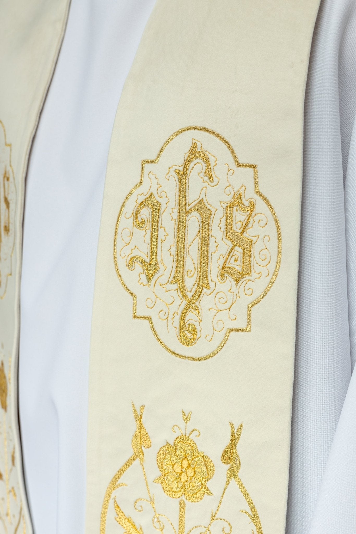 Étole IHS écrue brodée S - 2052 - 05 - 76 - CHASUBLES.FR