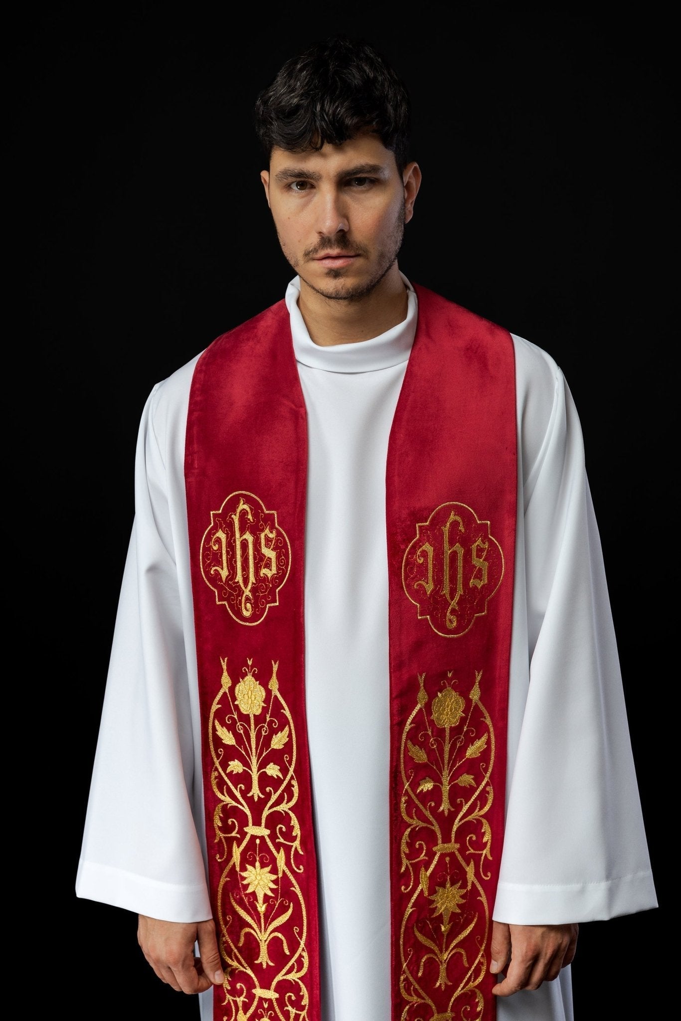 Étole IHS rouge brodée S - 2052 - 02 - 76 - CHASUBLES.FR