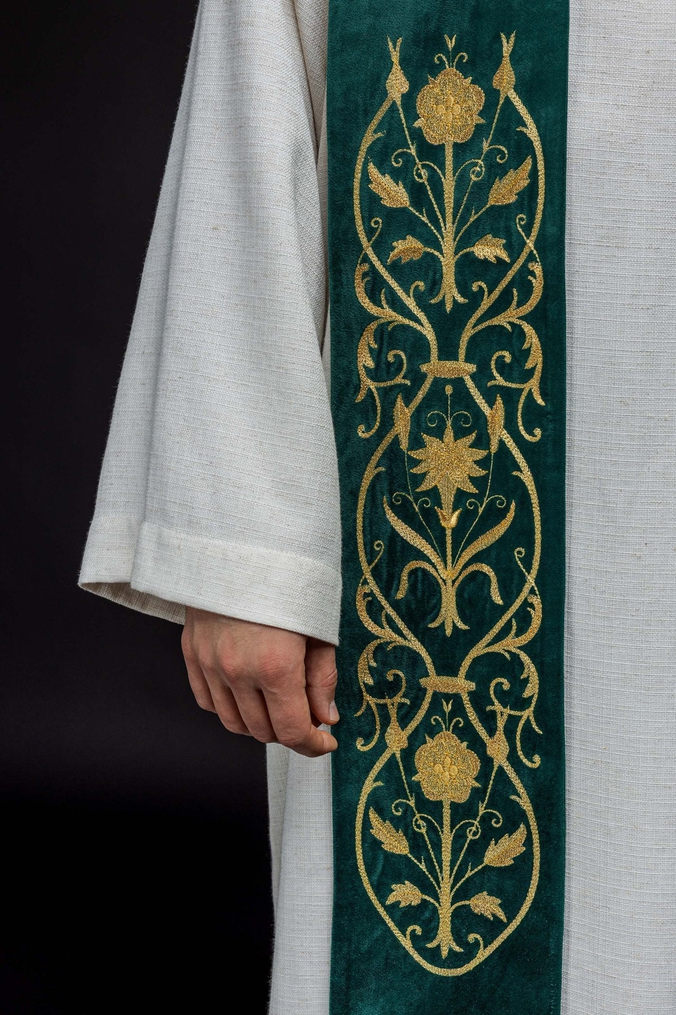 Étole IHS verte brodée S - 2052 - 01 - 76 - CHASUBLES.FR