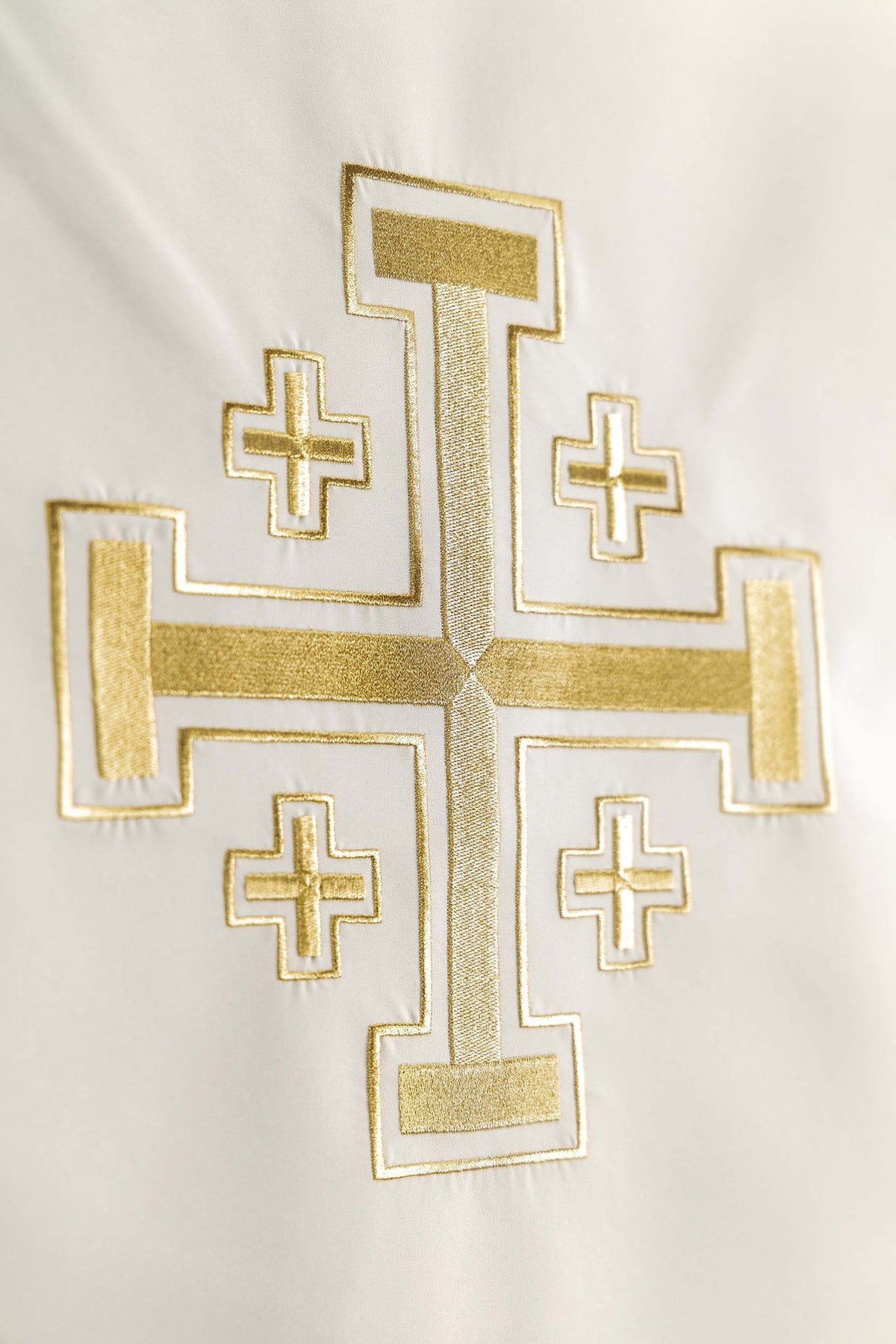 Voile de lutrin avec broderie de la croix de Jérusalem, détail central
