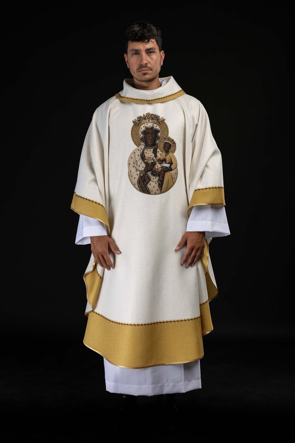 Chasuble écrue avec image de la Vierge Marie de Częstochowa, vue de face
