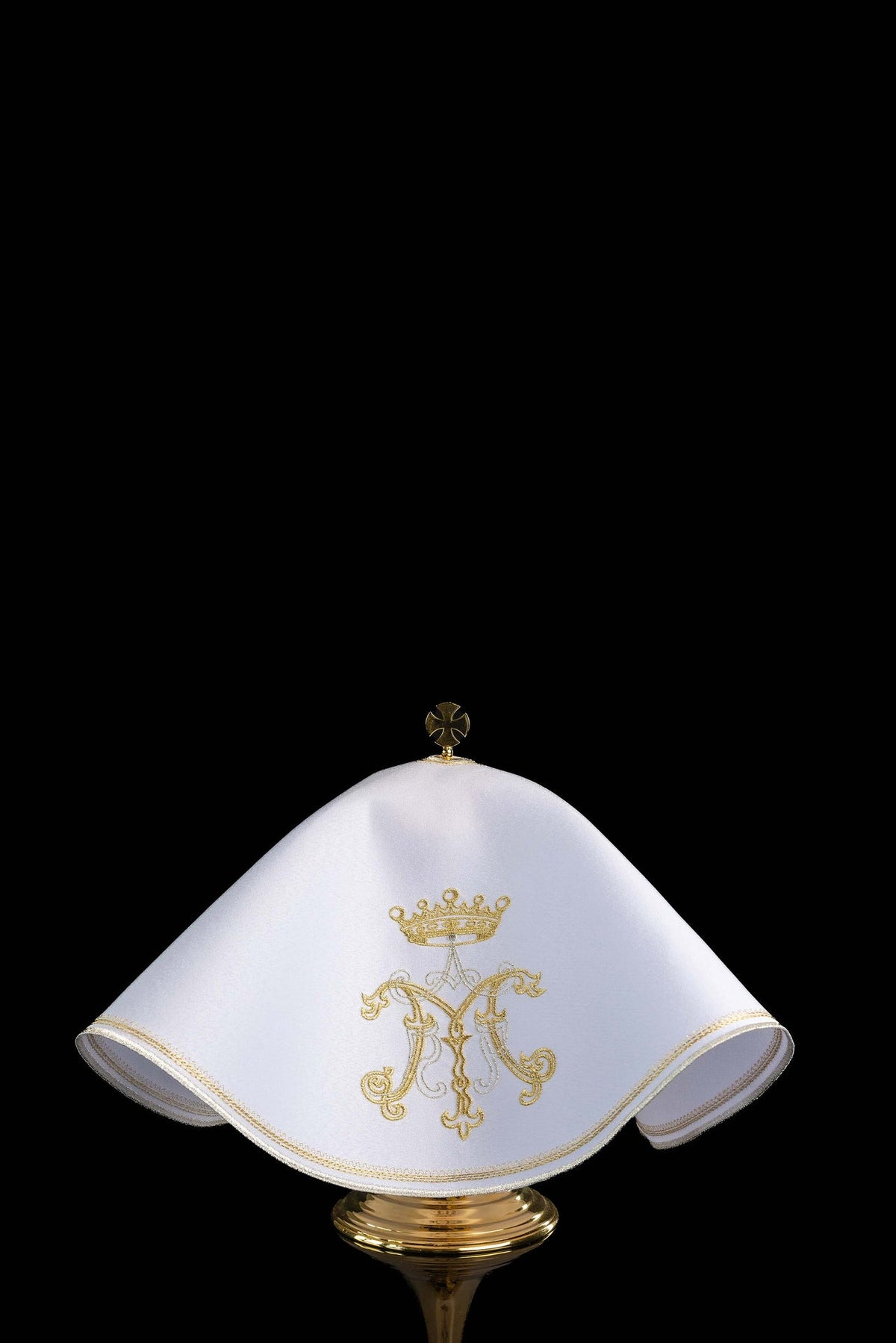 Voile de ciboire rond avec broderie mariale dorée, 53 cm, vue de face