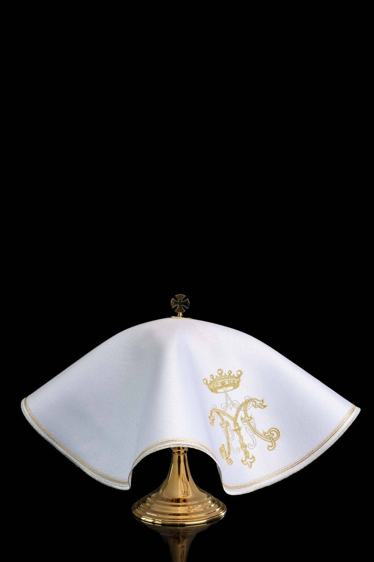 Voile de ciboire rond avec broderie mariale dorée, vue arrière blanche bordée de doré