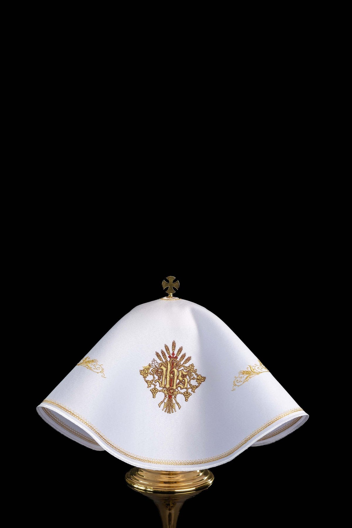 Voile de ciboire rond avec broderie IHS et Sacré-Cœur de Jésus, vue avant blanche et dorée