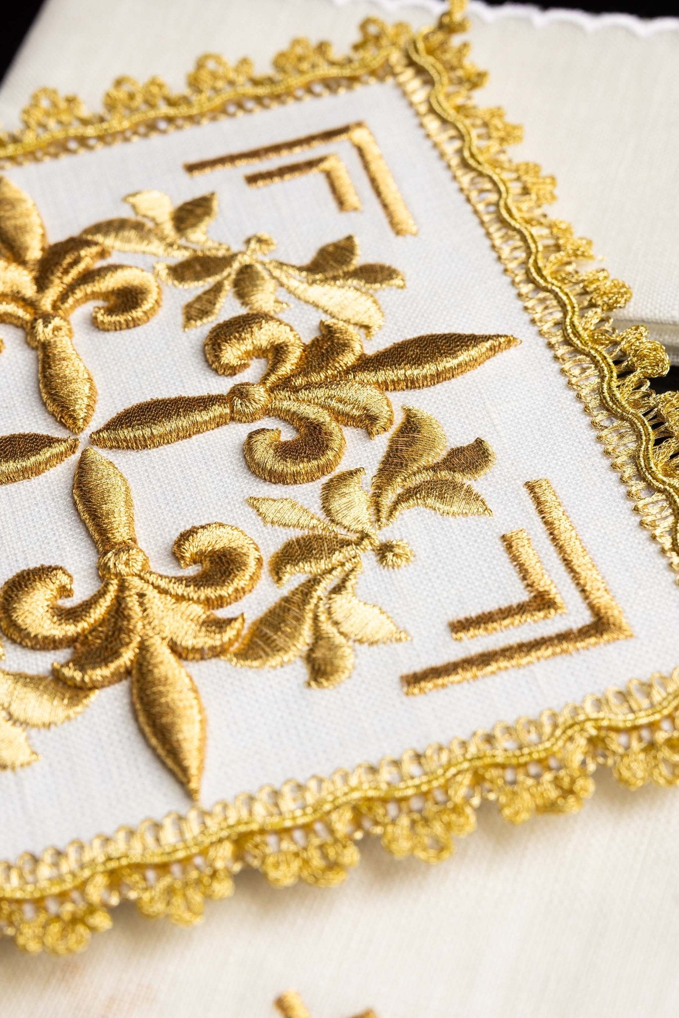 Linge d'autel avec le motif de la croix HA/5013 - CHASUBLES.FR