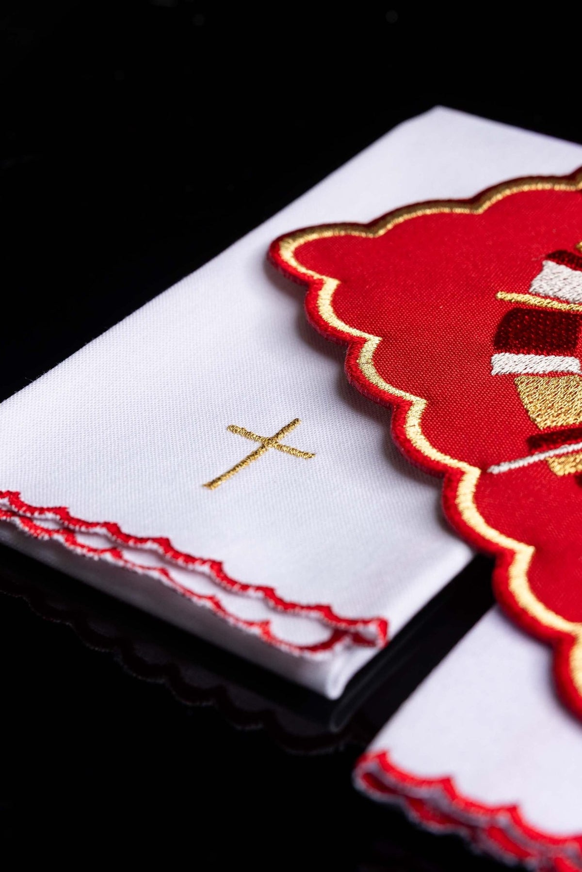 Linge d'autel avec une broderie du Saint-Esprit KK/141 - CHASUBLES.FR