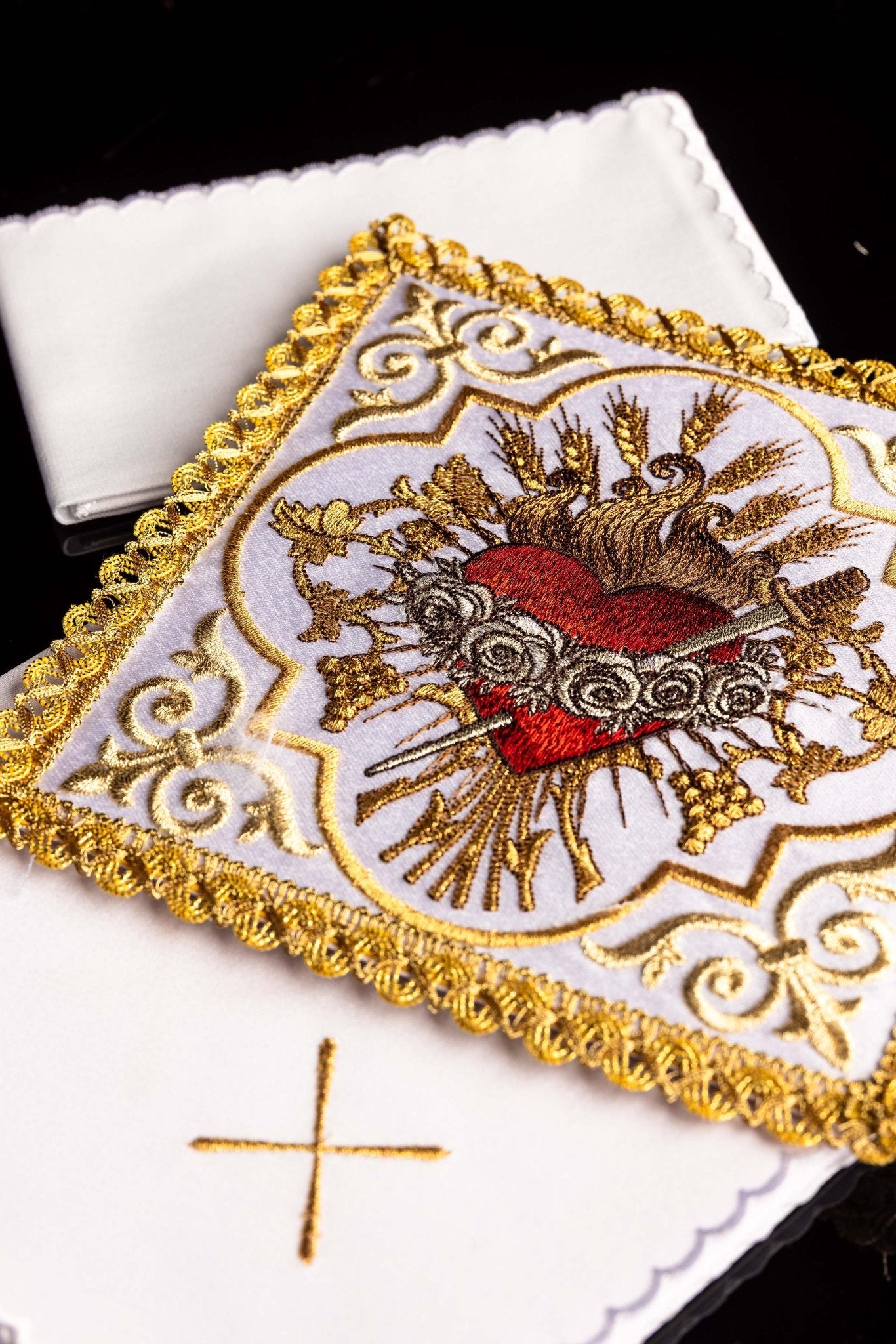 Linge d’autel brodé avec le Cœur de Marie KK/5009 - CHASUBLES.FR