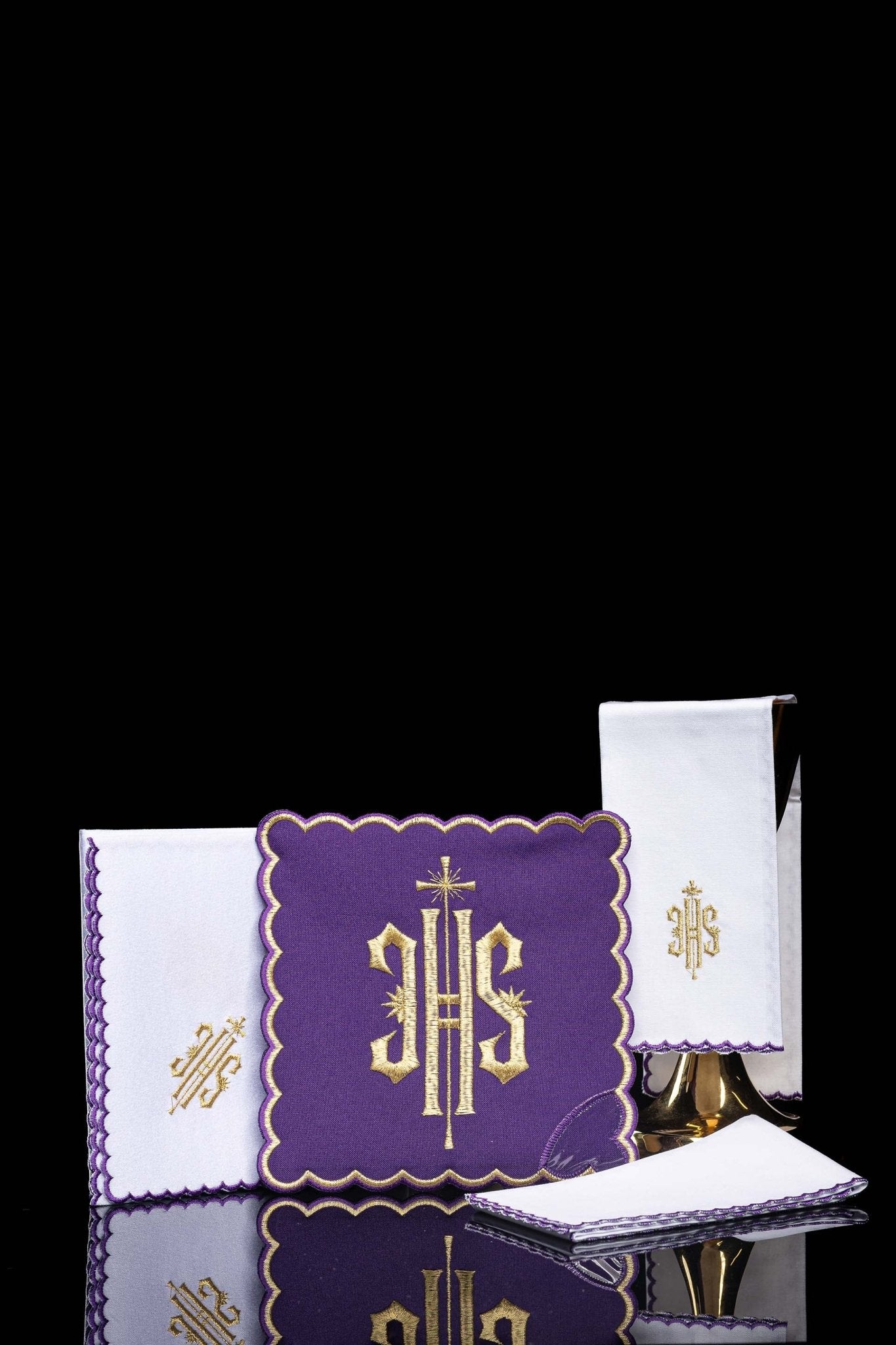 Linge d'autel brodé avec le motif IHS violet KK/029/03 - CHASUBLES.FR