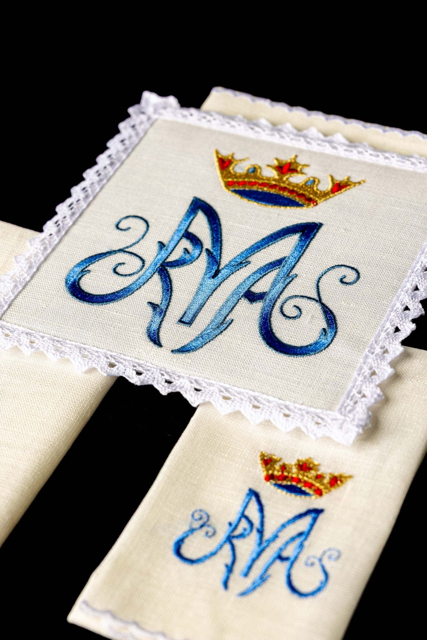 Linge d'autel brodé avec le symbole marial KKL/003/C1 - CHASUBLES.FR