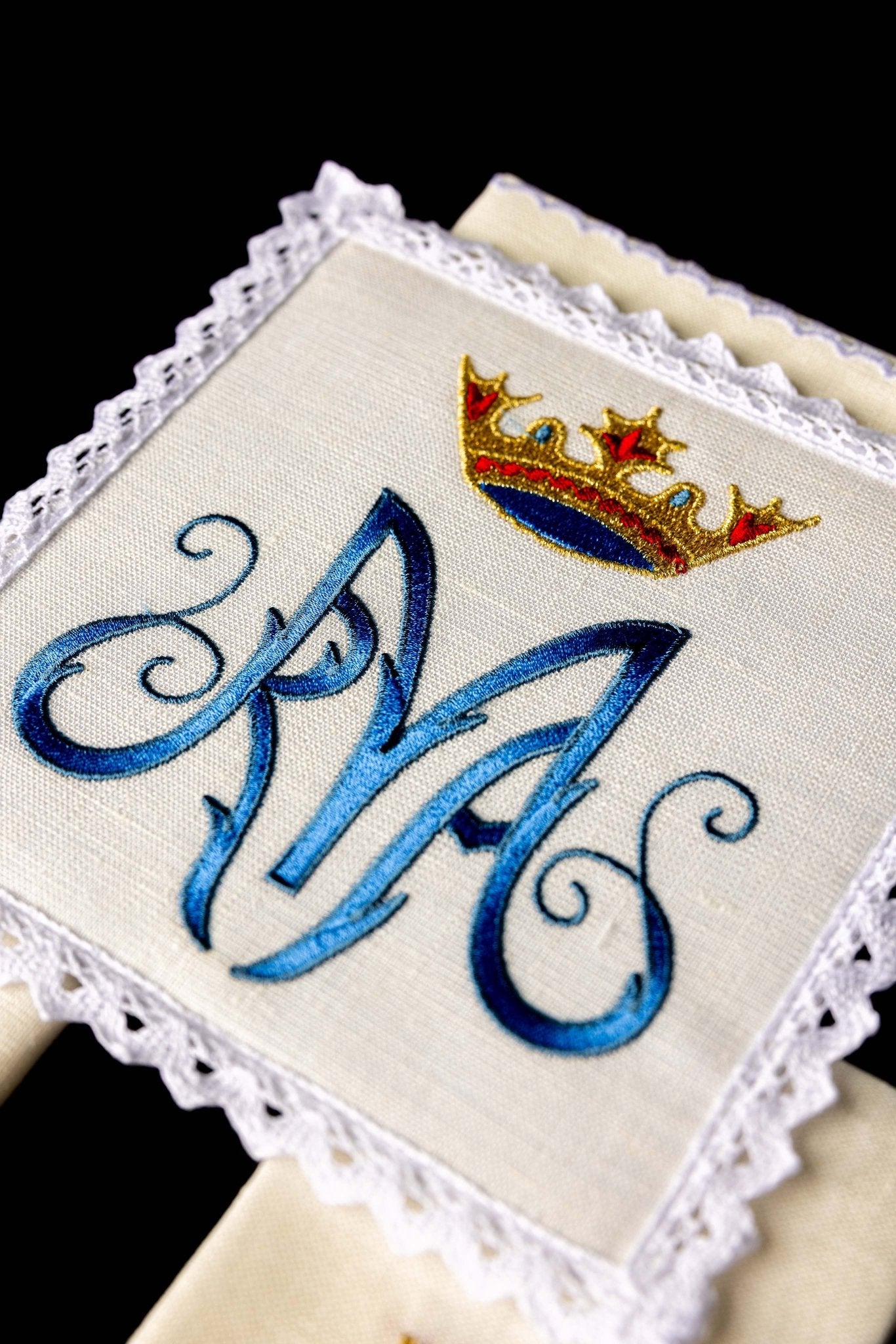Linge d'autel brodé avec le symbole marial KKL/003/C1 - CHASUBLES.FR