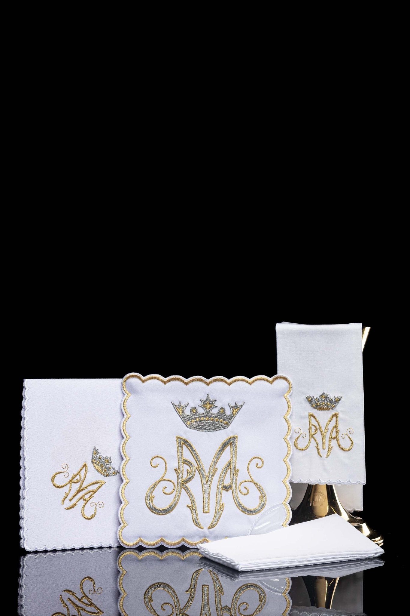 Linge d'autel brodé avec un motif marial coloré KK/003/C2 - CHASUBLES.FR