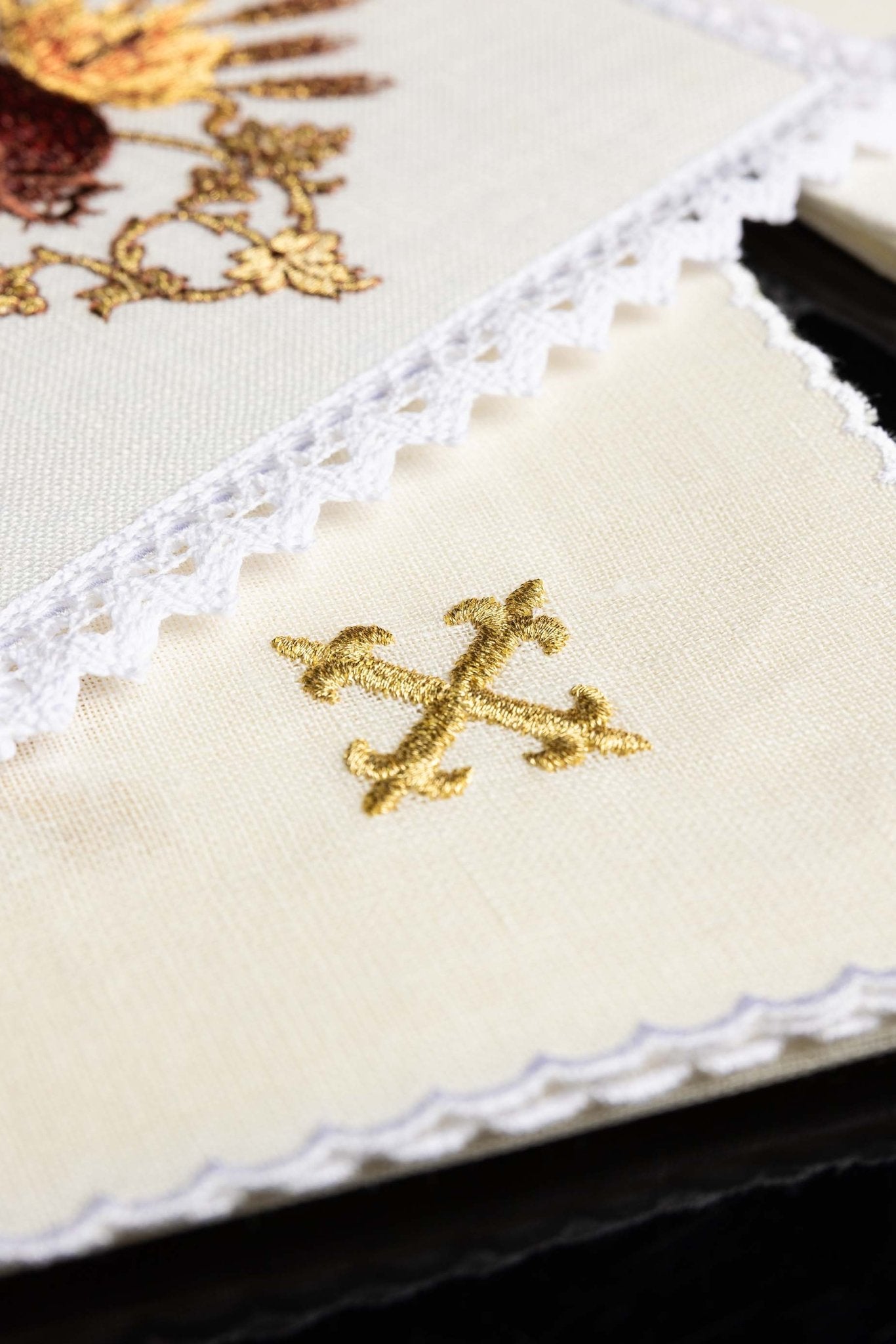 Linge d'autel brodée en lin KKL/167 - CHASUBLES.FR