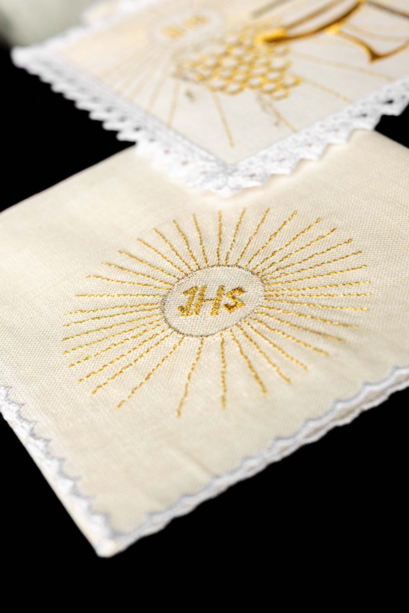 Linge d'autel en lin avec calice et croix brodés KKL/091 - CHASUBLES.FR