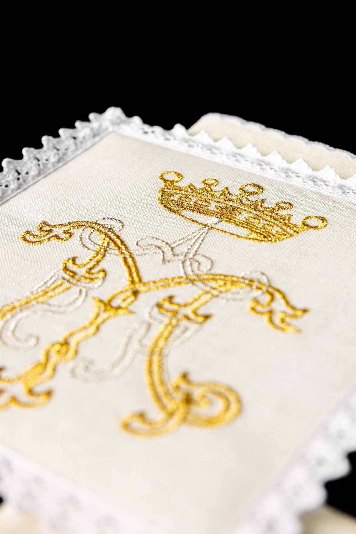 Linge d'autel en lin avec une broderie dorée mariale KKL/020 - CHASUBLES.FR