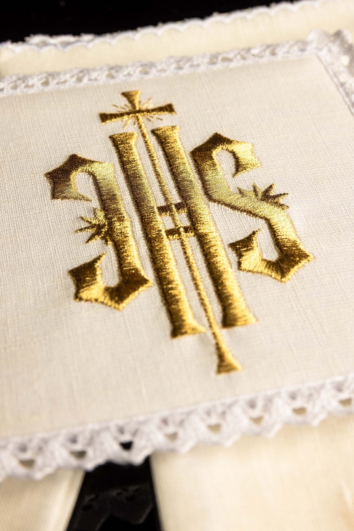 Linge d'autel en lin brodé d'un motif IHS KKL/029/C1 - CHASUBLES.FR