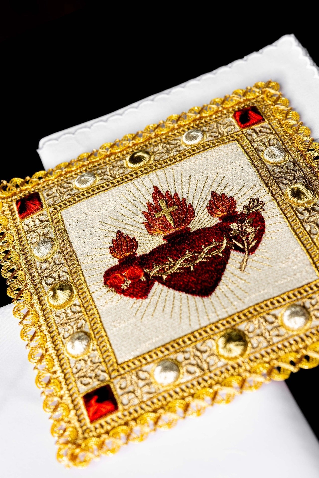 Linges d'autel avec broderie des trois cœurs S-5577 - CHASUBLES.FR