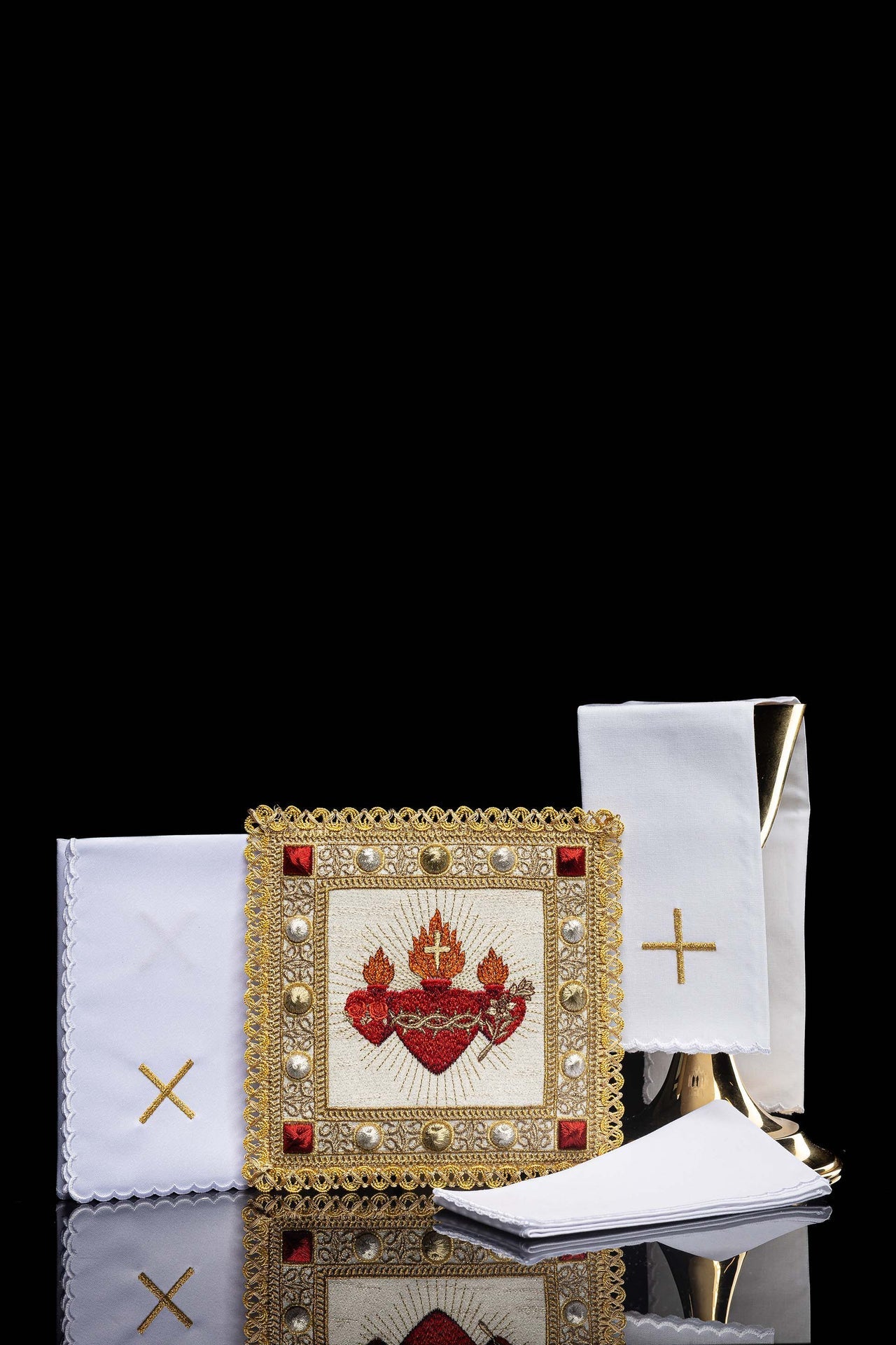 Linges d'autel avec broderie des trois cœurs S-5577 - CHASUBLES.FR