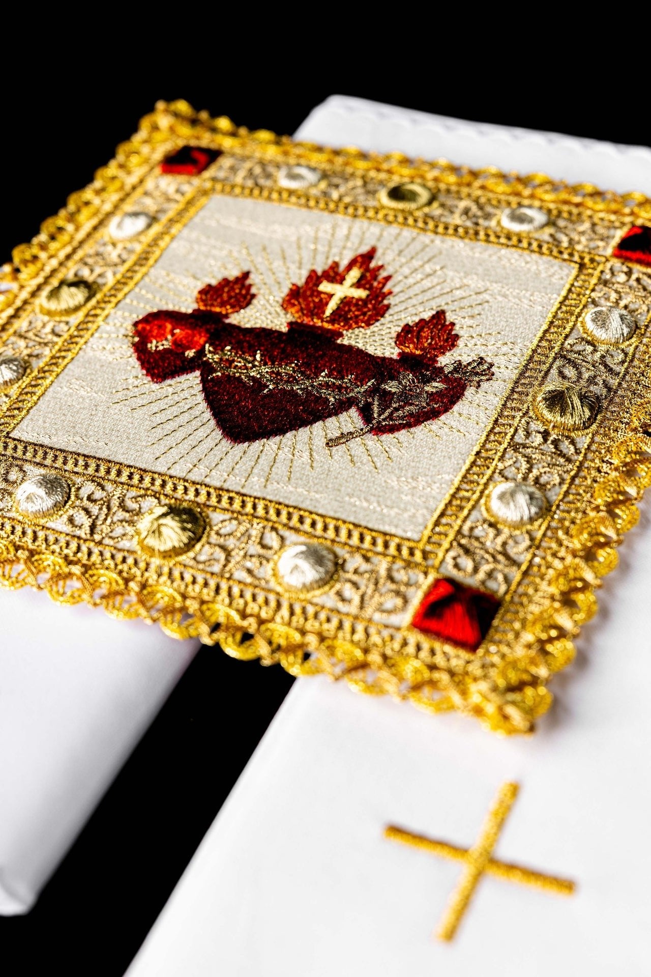 Linges d'autel avec broderie des trois cœurs S-5577 - CHASUBLES.FR