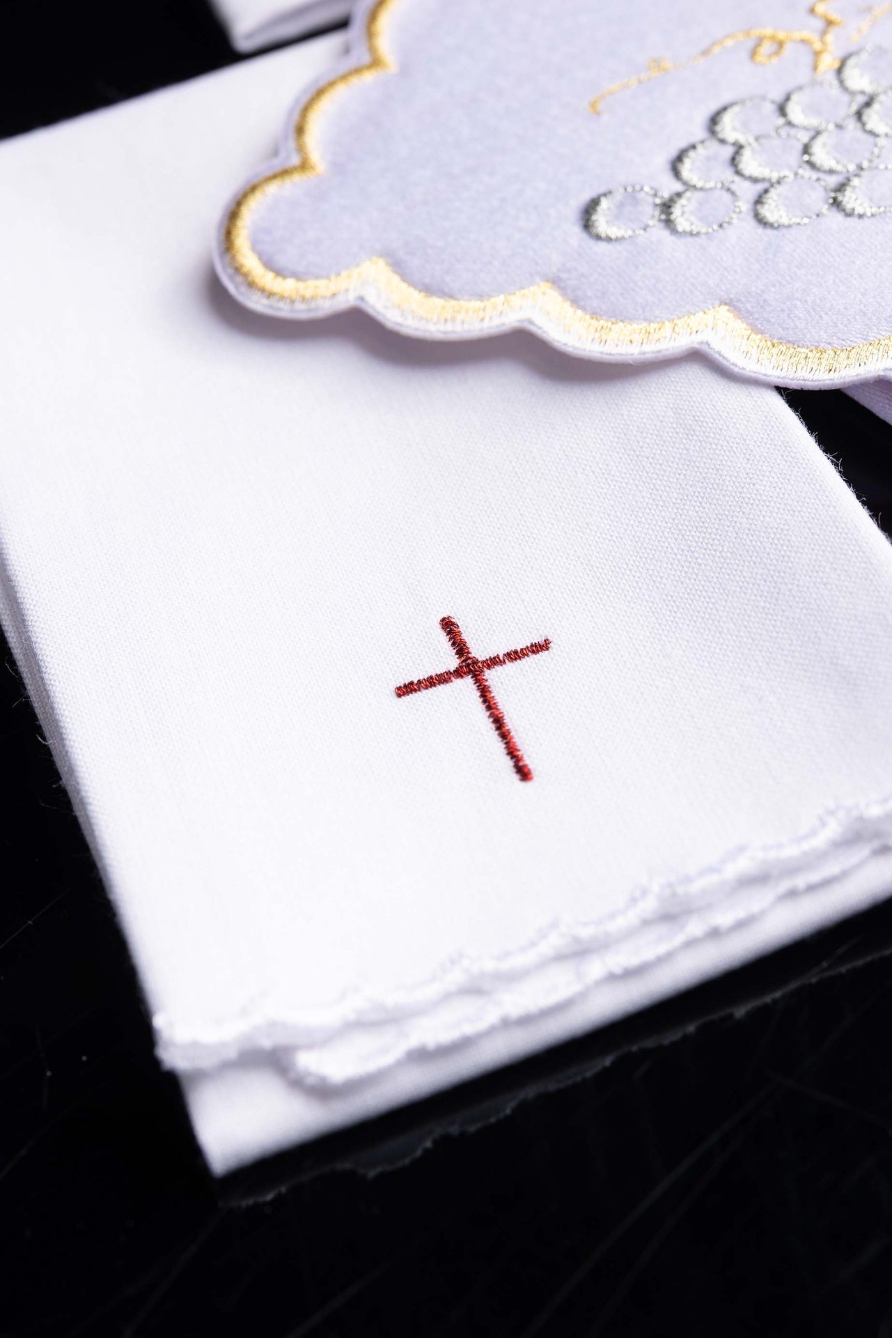 Linges d’autel brodés avec le symbole du calice et des raisins KK/094 - CHASUBLES.FR