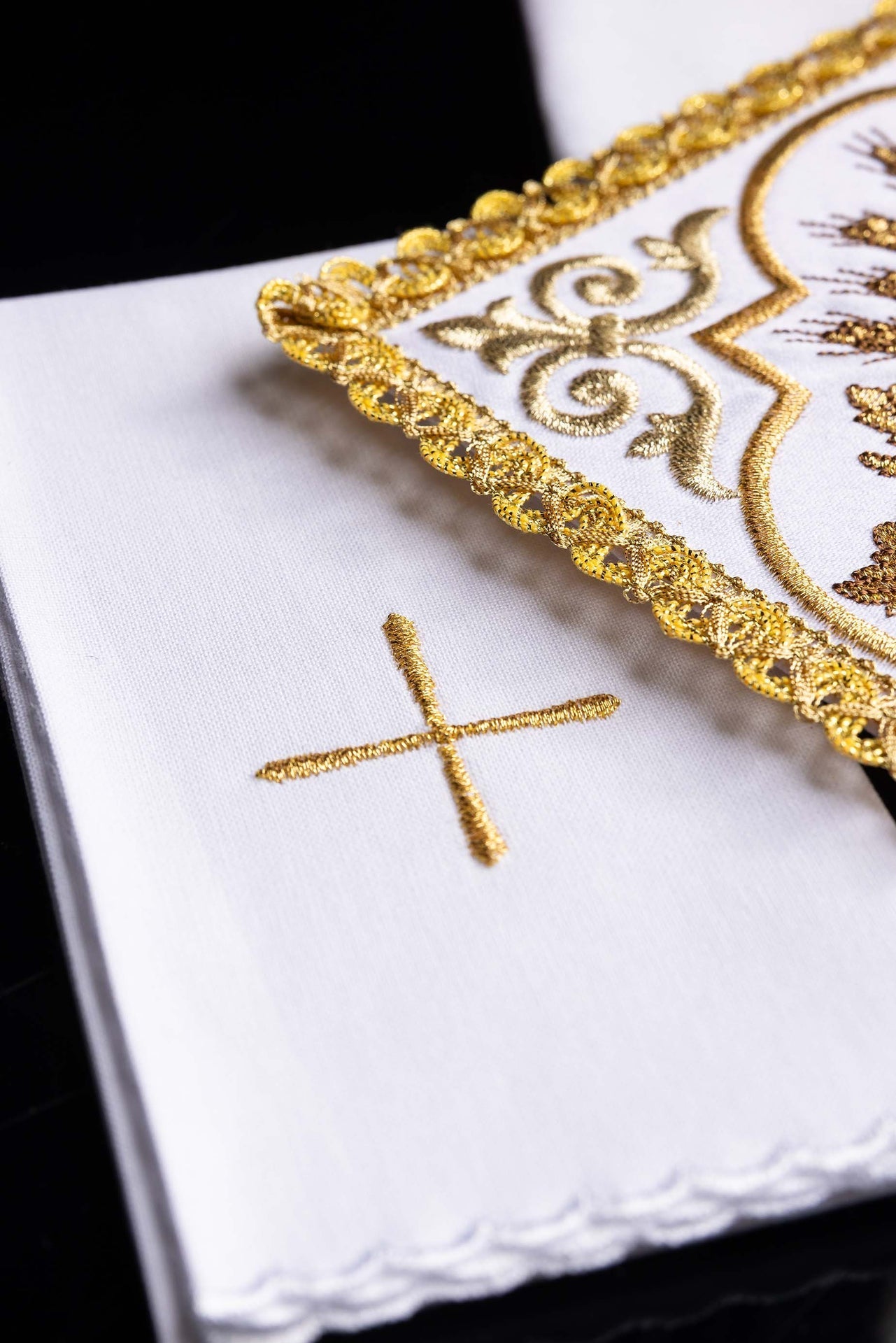 Linges d’autel brodés avec l’image d’un pélican KK/5008 - CHASUBLES.FR