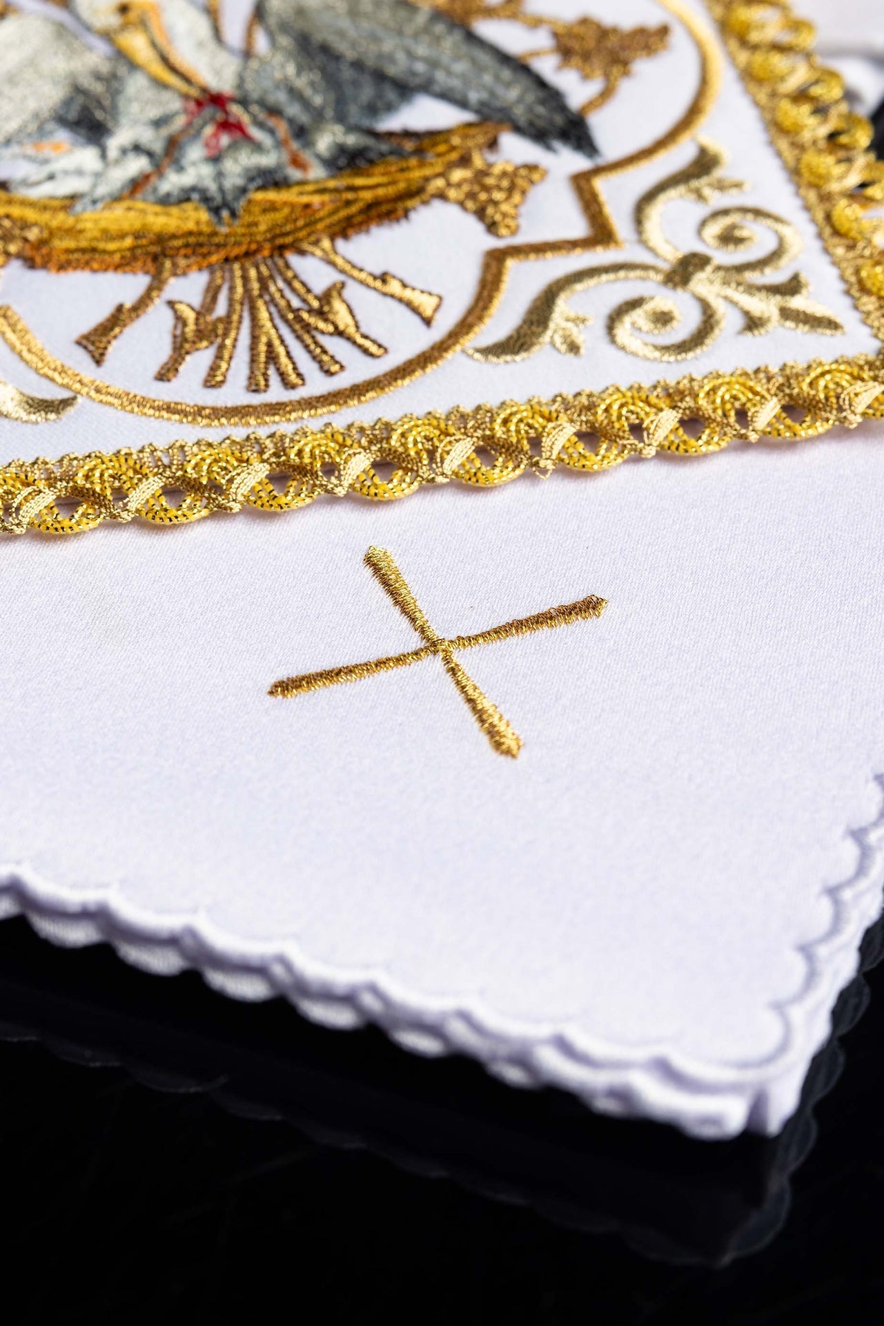 Linges d’autel brodés avec l’image d’un pélican KK/5008 - CHASUBLES.FR