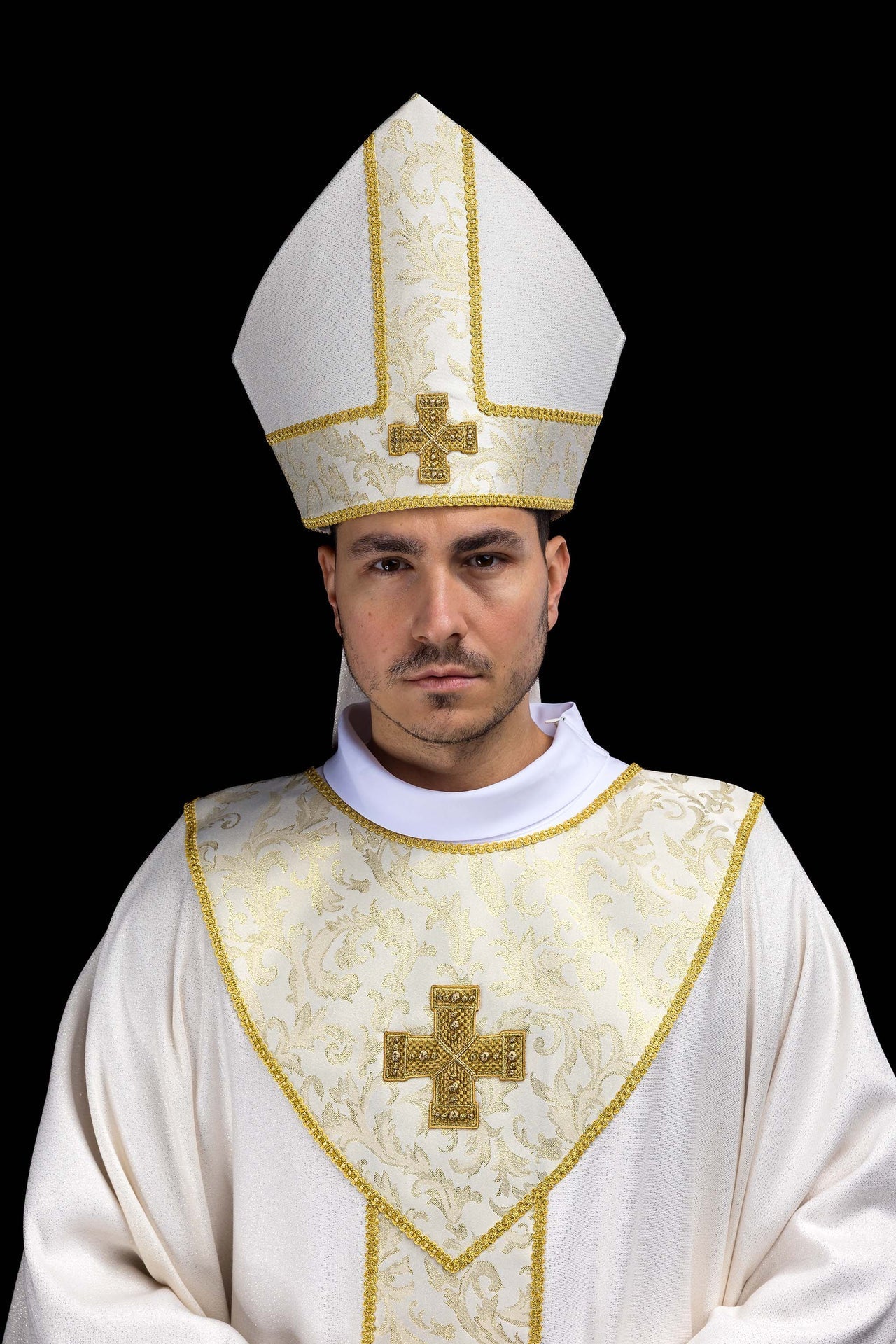 Mitra brodée avec croix ornée de tissu jacquard écru LE/9075/05-1 - CHASUBLES.FR