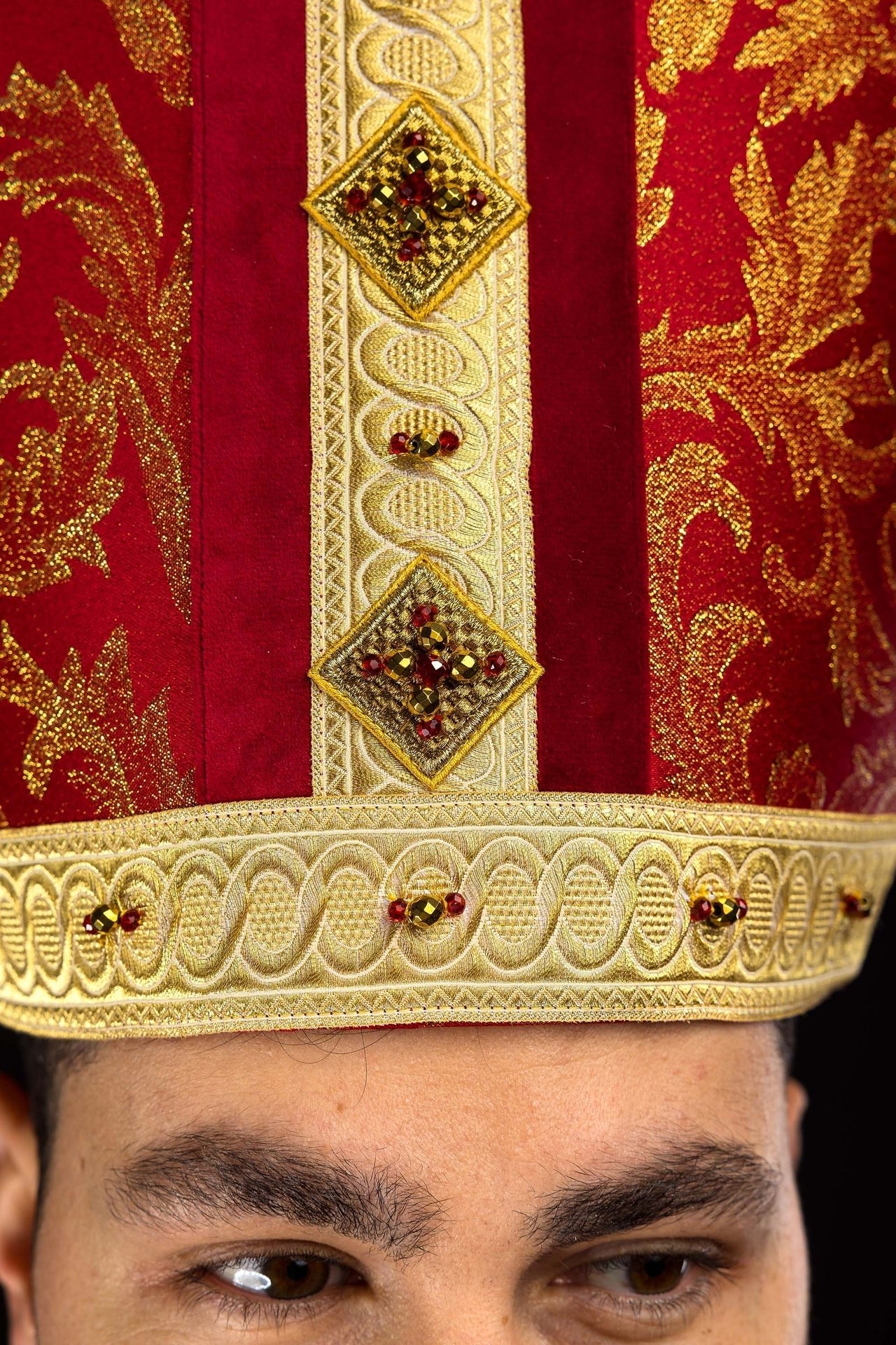 Mitra faite à la main avec pierres naturelles Handmade 9003 HM/9003/02/90-1 - CHASUBLES.FR