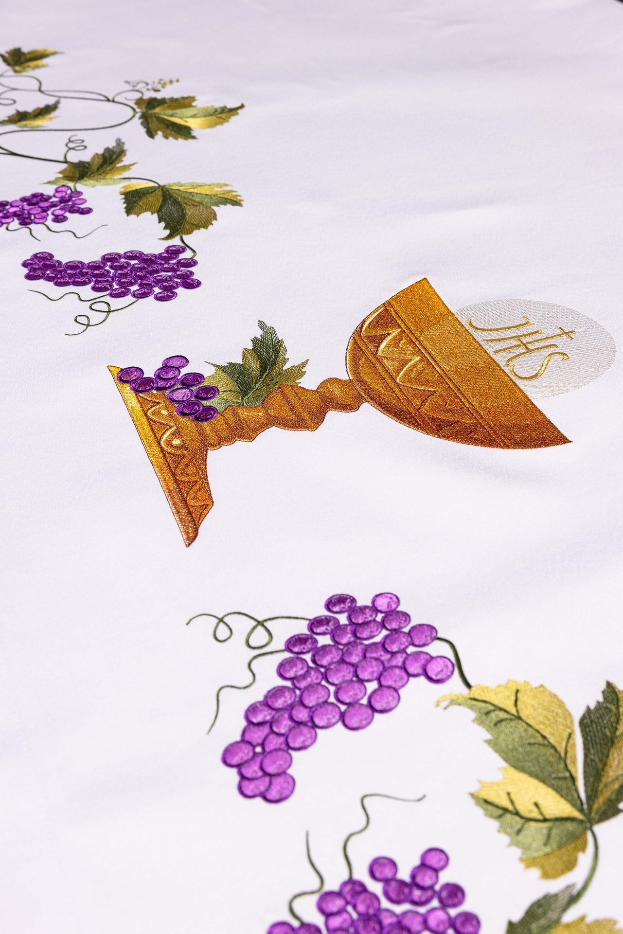 Nappe d’autel avec symbole du calice brodé S-8852-04 150*300 - CHASUBLES.FR