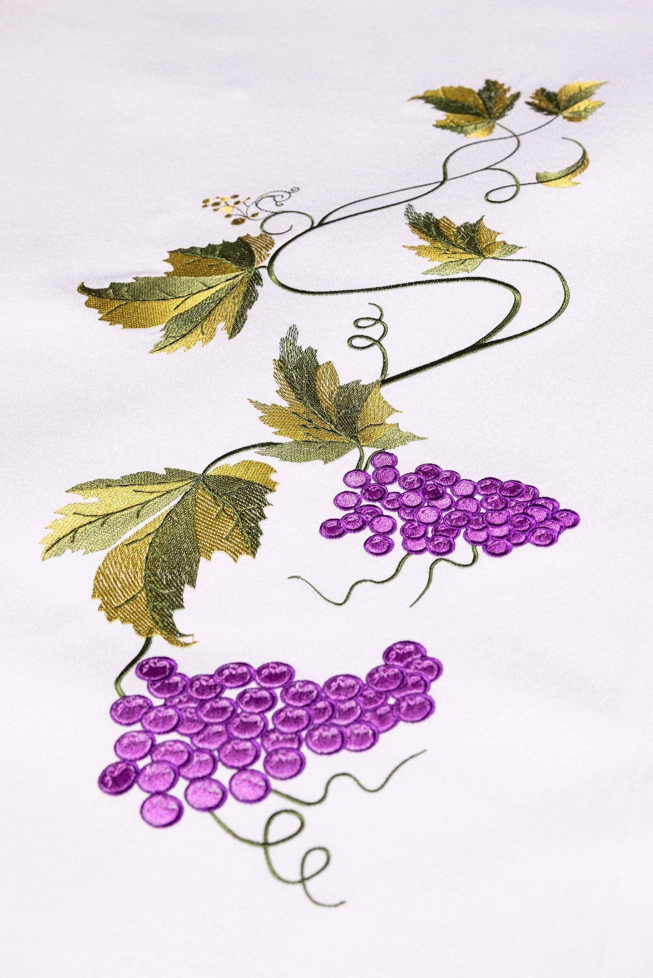 Nappe d’autel avec symbole du calice brodé S-8852-04 150*300 - CHASUBLES.FR