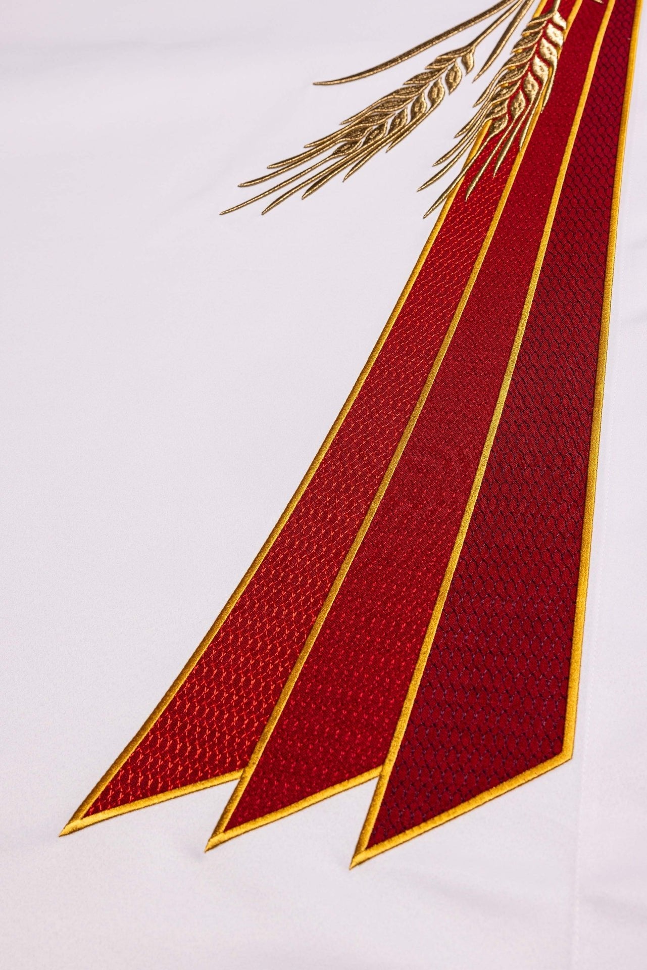 Nappe d’autel avec symbole PAX brodé LE/8850/C2 150*300 - CHASUBLES.FR