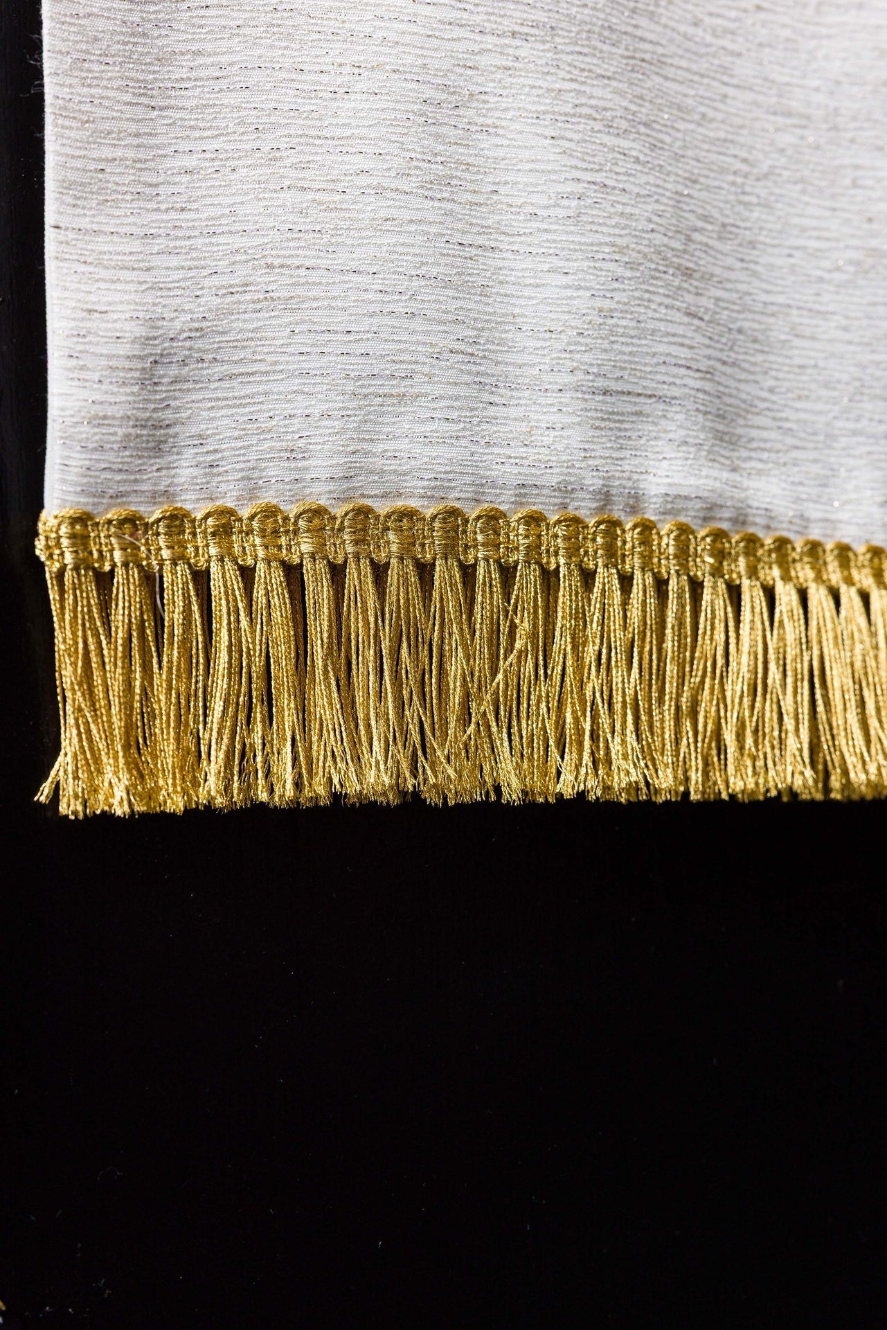 Nappe de lutrin avec broderie de la croix et des colombes en écru LE/8049/05 55*250 - CHASUBLES.FR