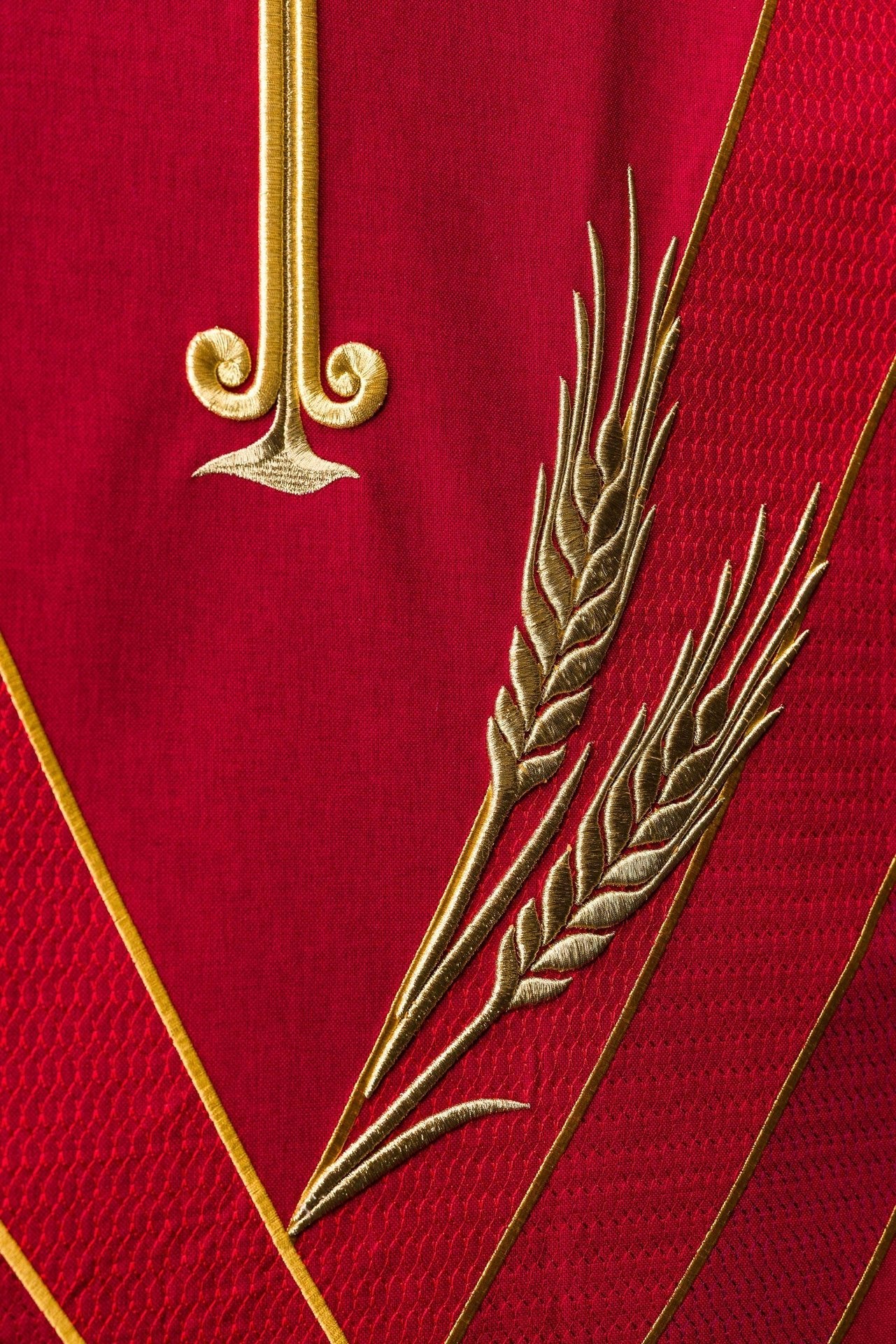 Nappe de lutrin rouge avec broderie PAX LE/8050/02 55*250 - CHASUBLES.FR