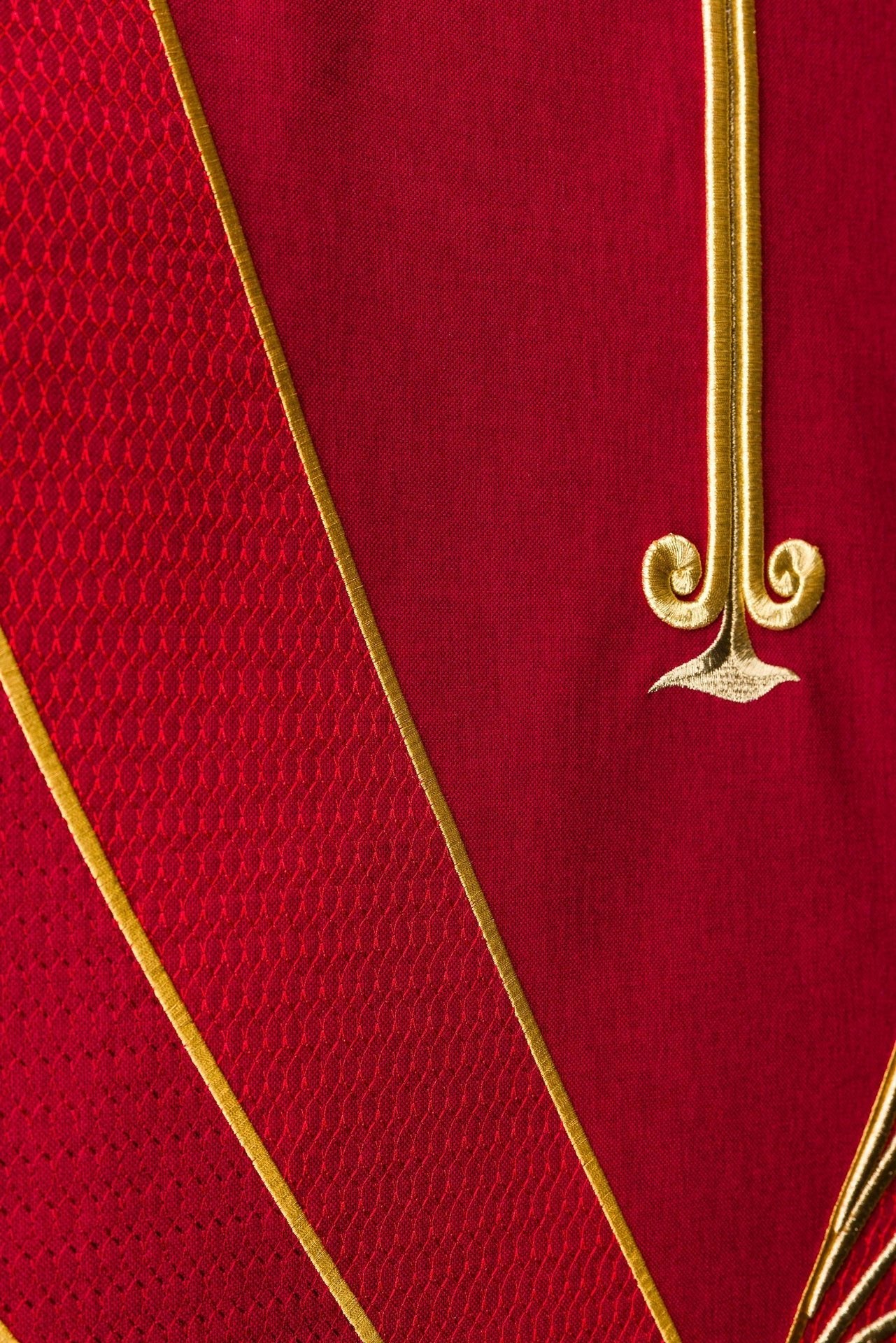 Nappe de lutrin rouge avec broderie PAX LE/8050/02 55*250 - CHASUBLES.FR