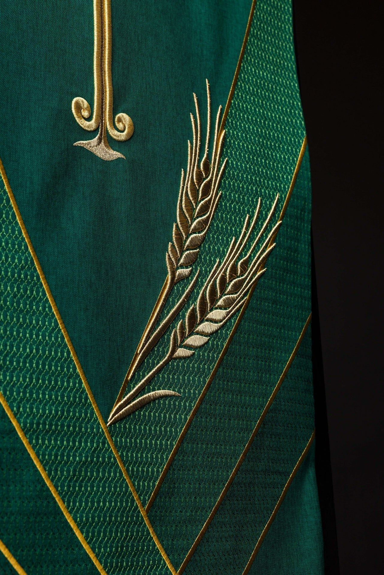 Nappe de lutrin verte avec broderie PAX LE/8050/01 55*250 - CHASUBLES.FR