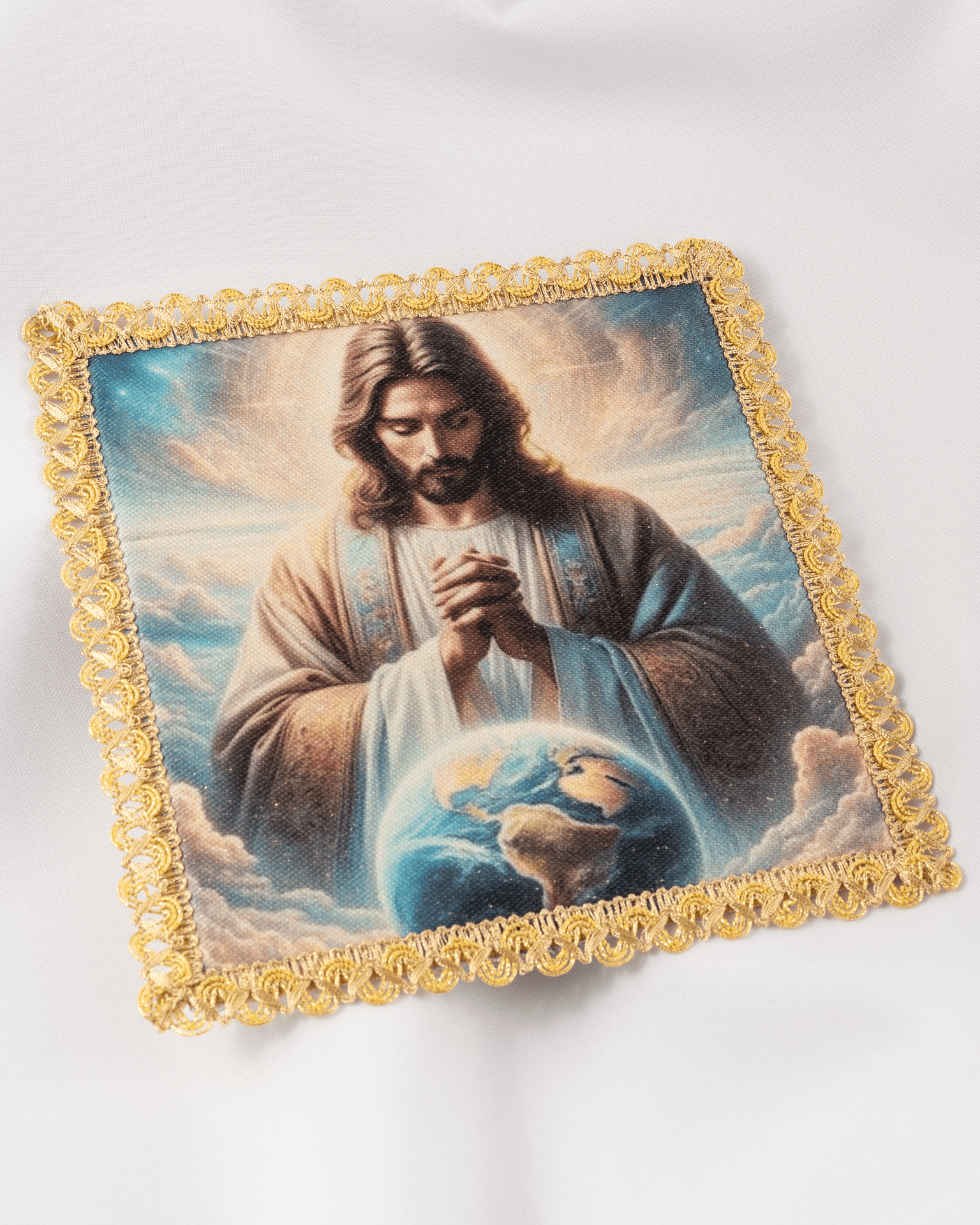 Palé avec l’image du Christ Roi de l’Univers KDT/5571/S/5 18*18 - CHASUBLES.FR