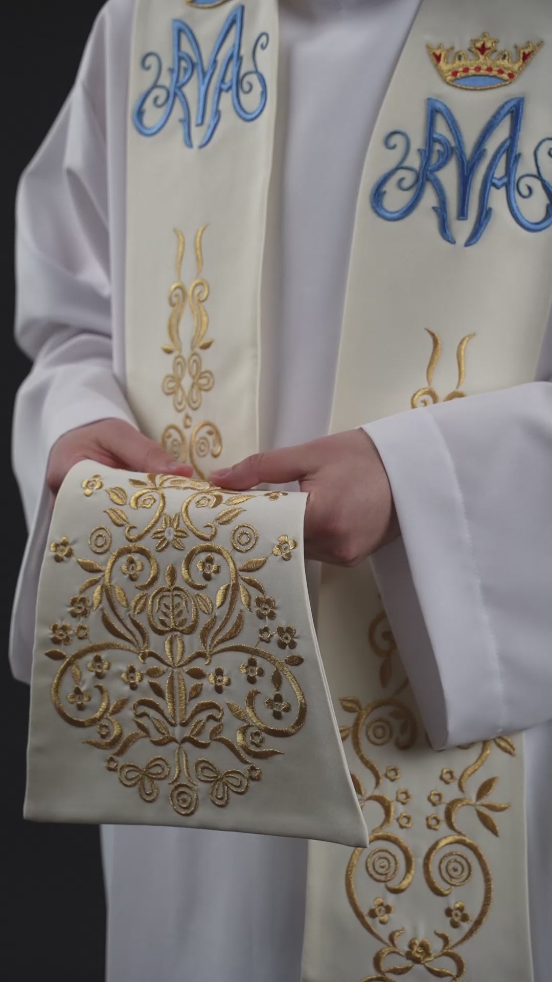 Etole brodée motif marial avec couronne écrue