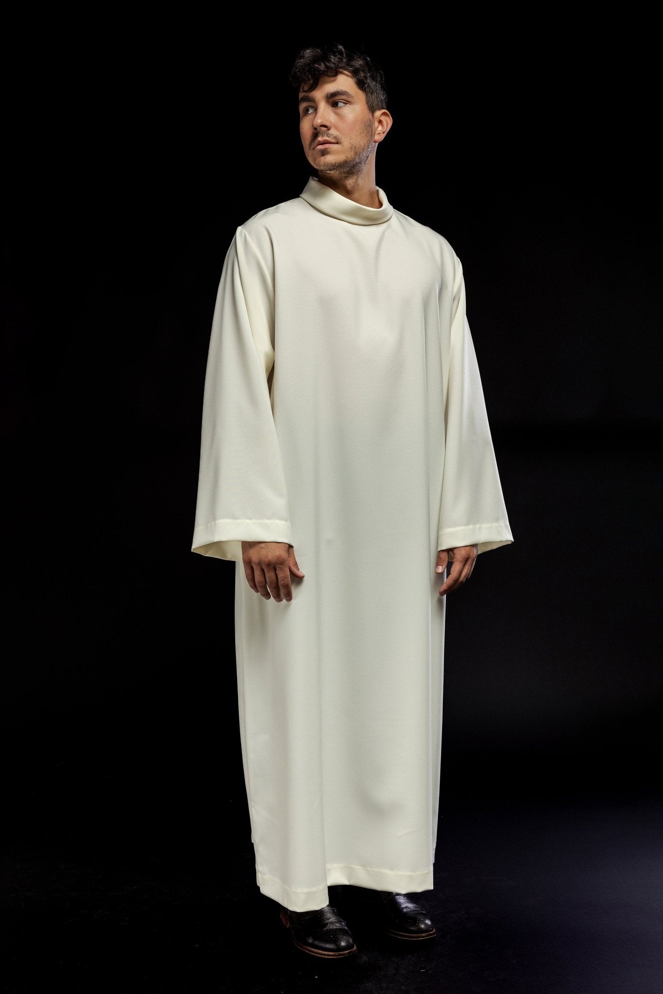 Robe de prêtre unie KAB/021/05/12 135cm/164cm - CHASUBLES.FR